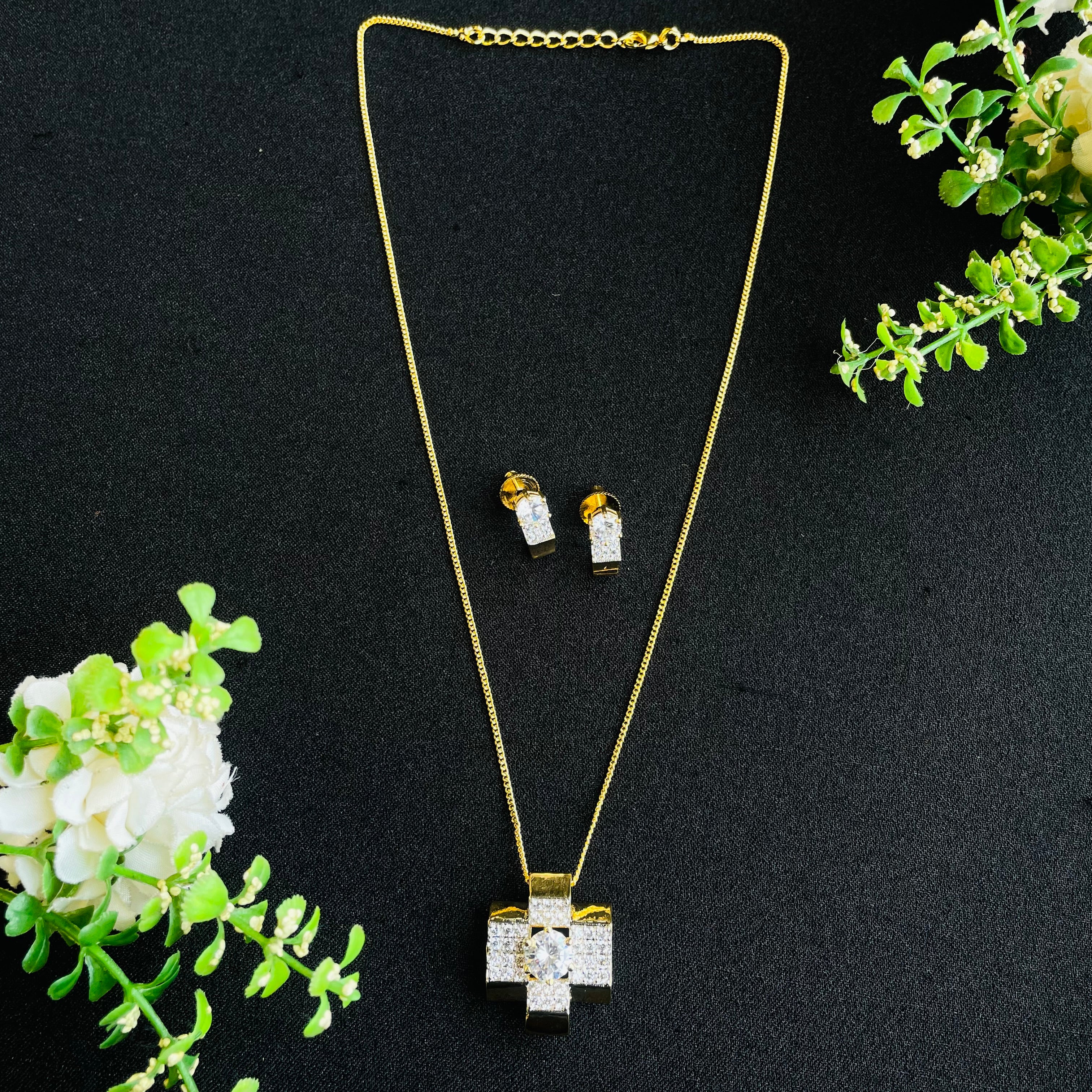 Ad Samantha Pendant Set