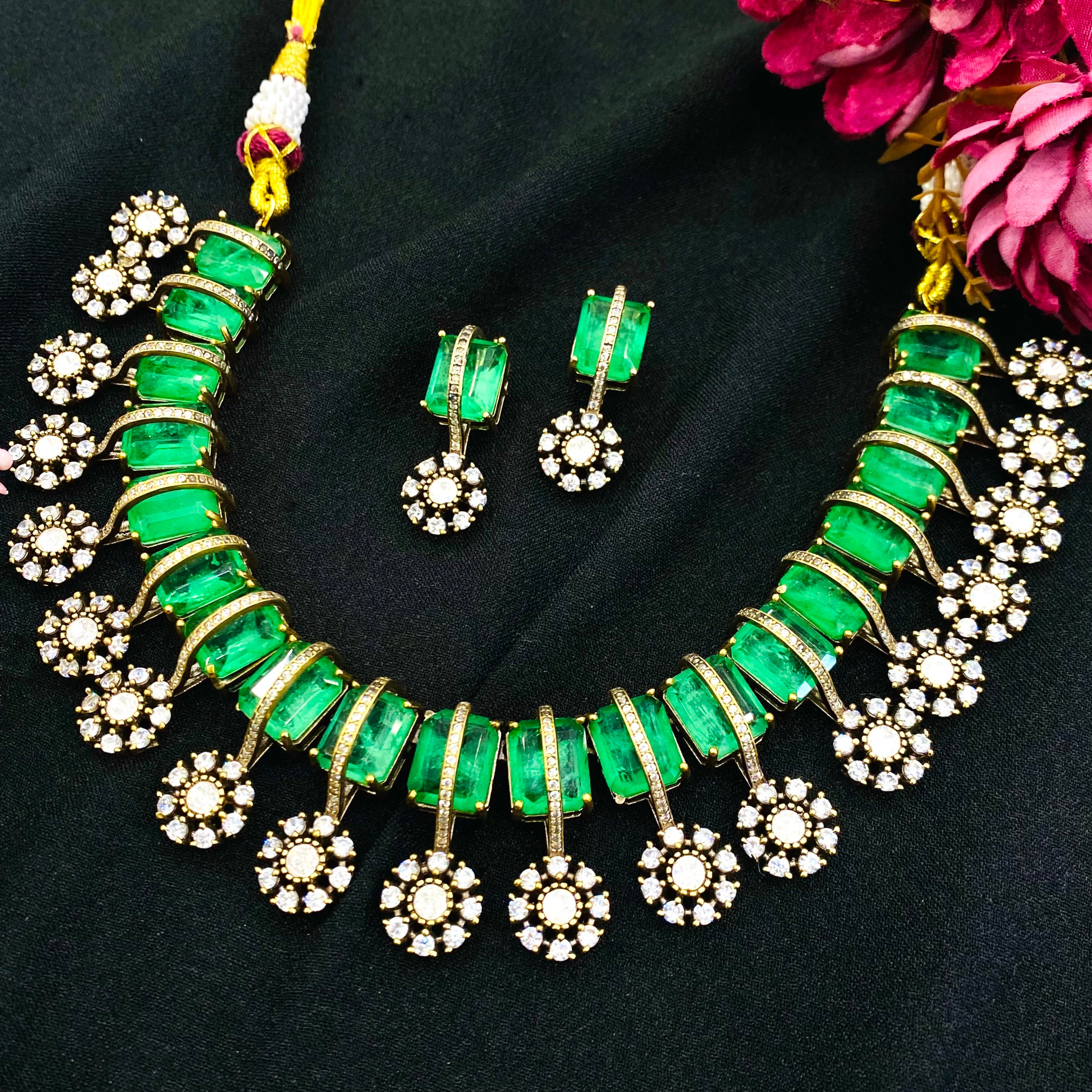 Nayaab Zarrin-Panna neckpiece