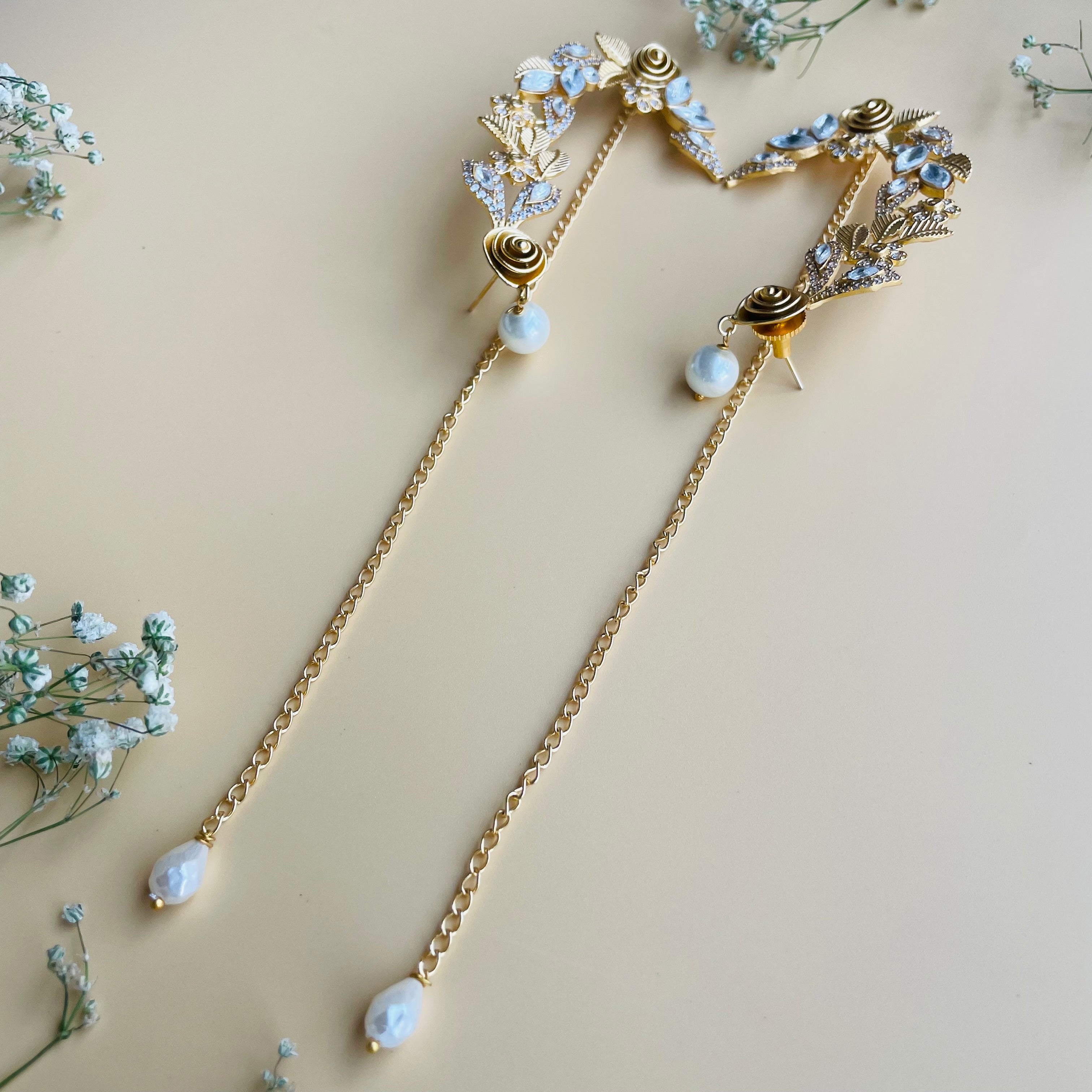 Nayaab Varnika Earcuff