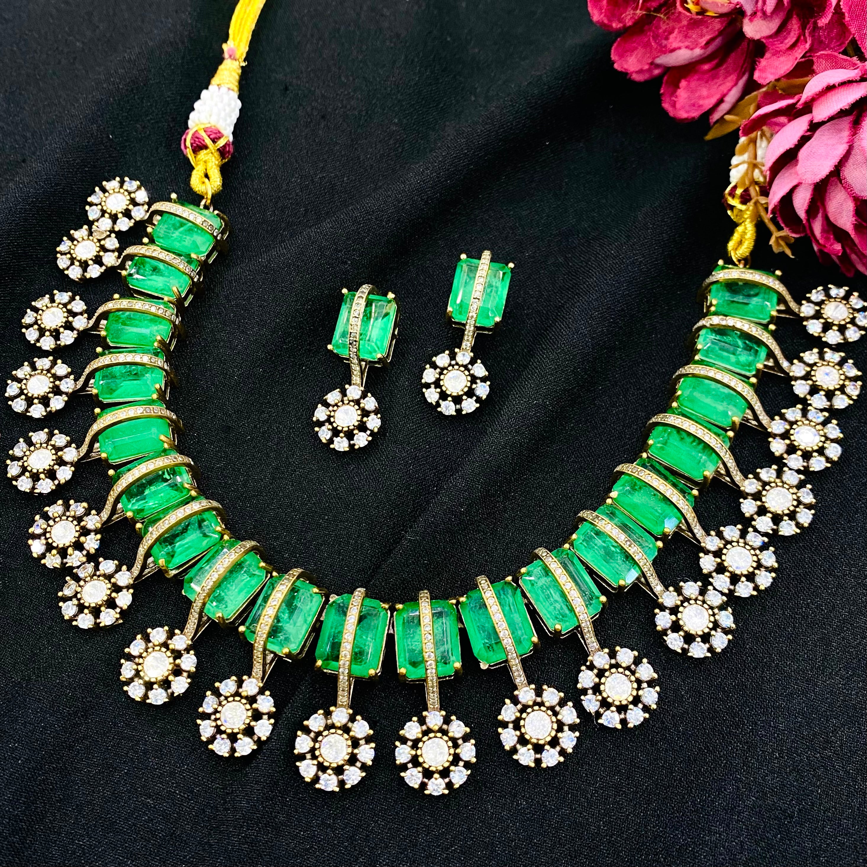 Nayaab Zarrin-Panna neckpiece