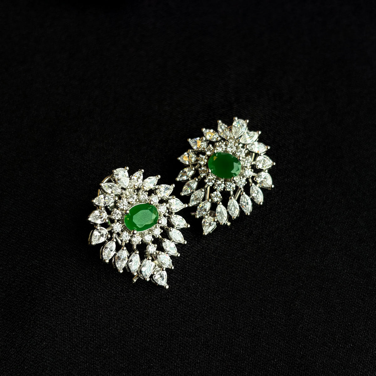 Aarohi Emerald Bloom Pendant Set
