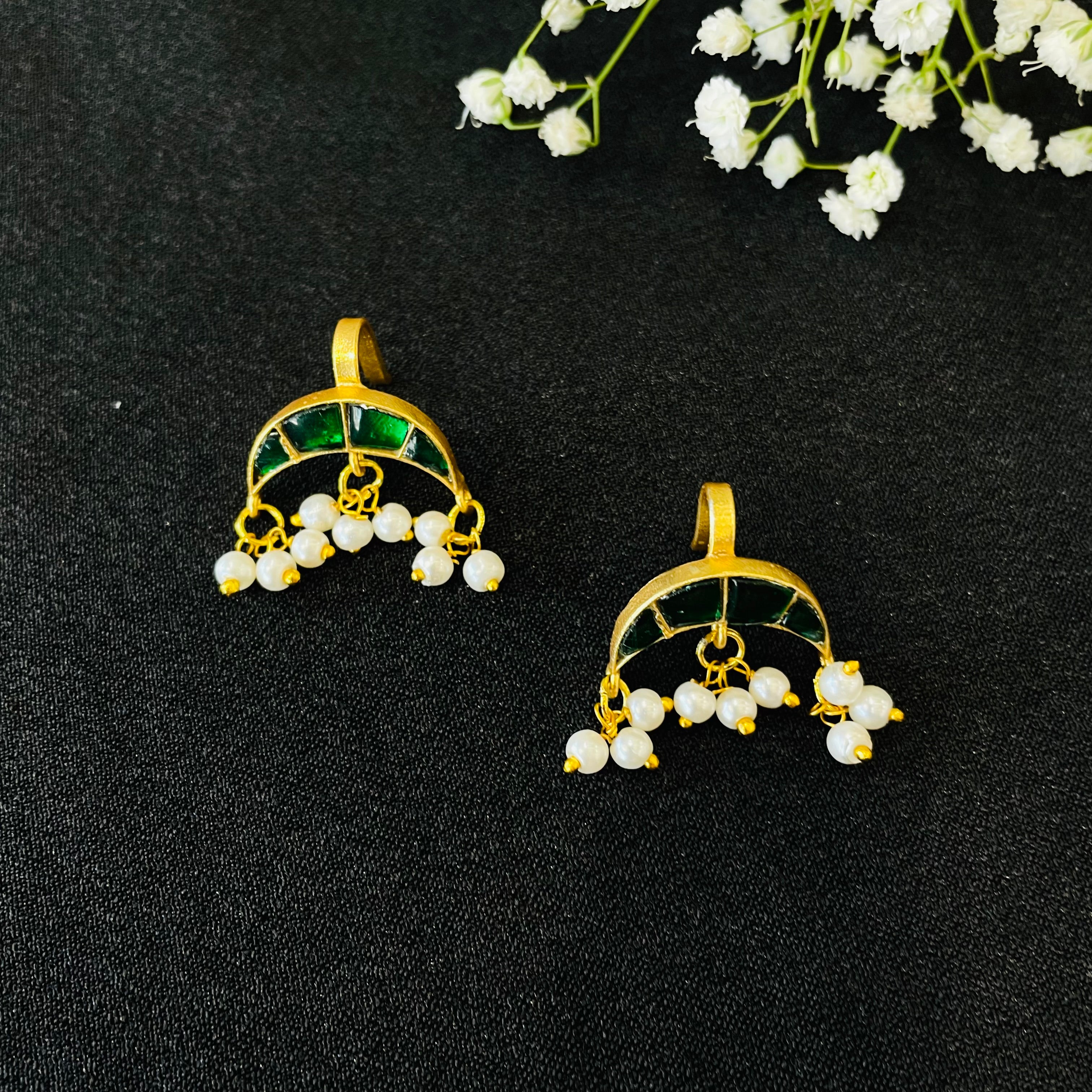 Nayaab Akira earclip