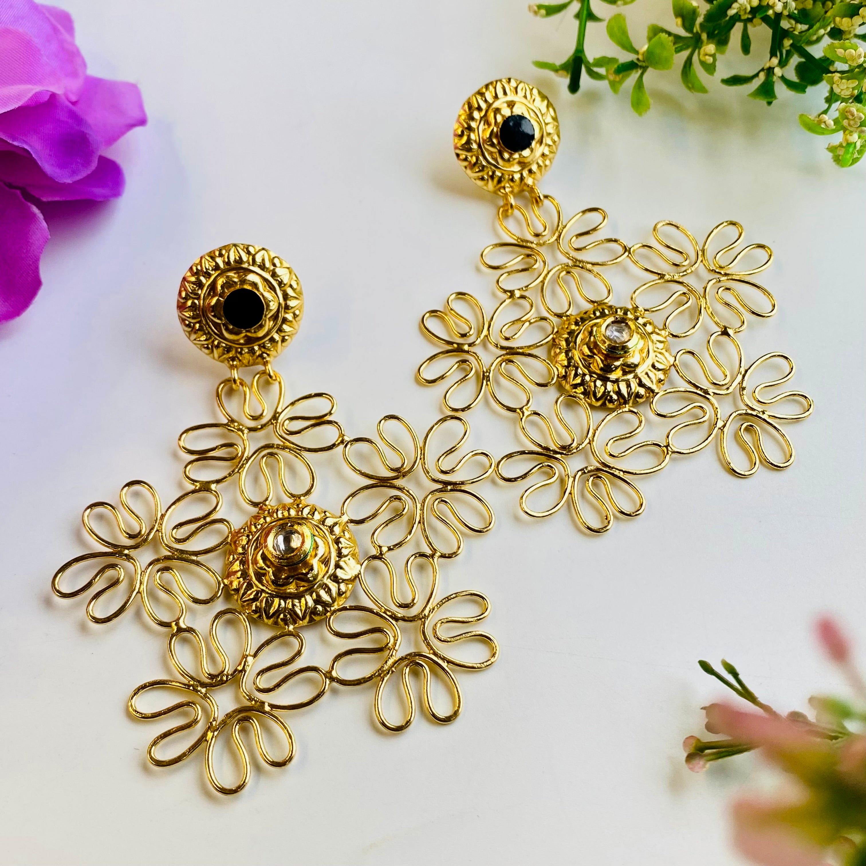 Nayaab Flower Earring