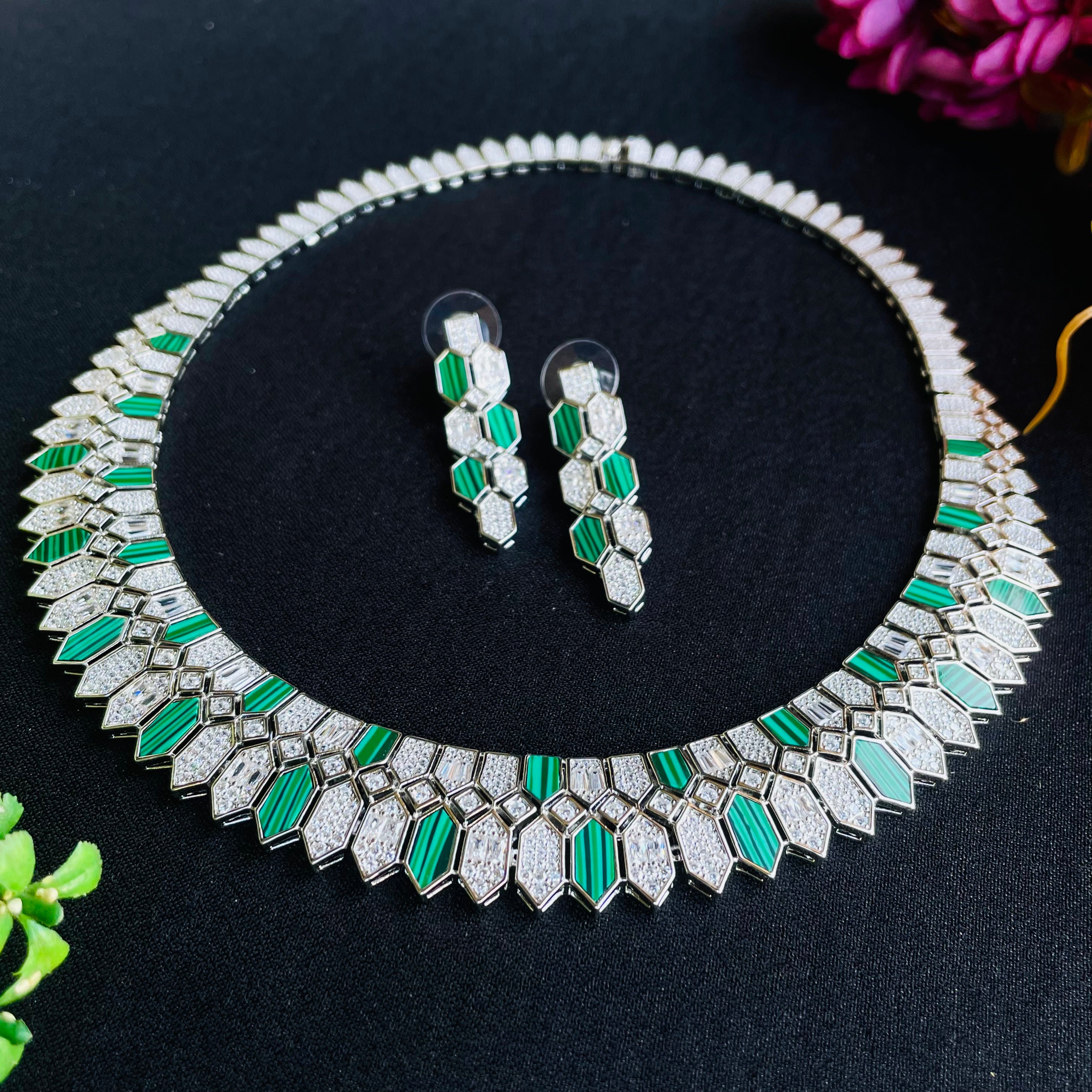Ad ella neckpiece