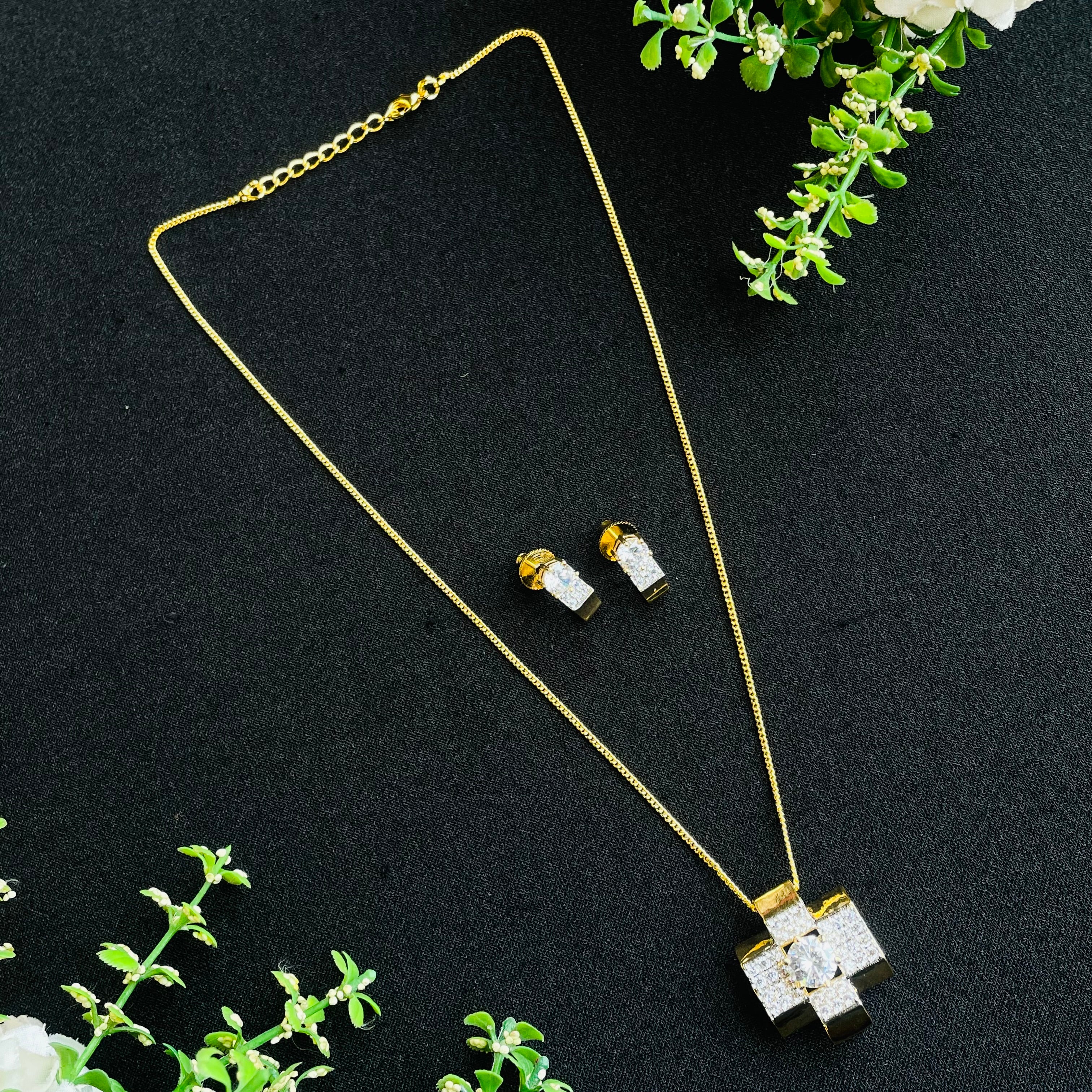 Ad Samantha Pendant Set