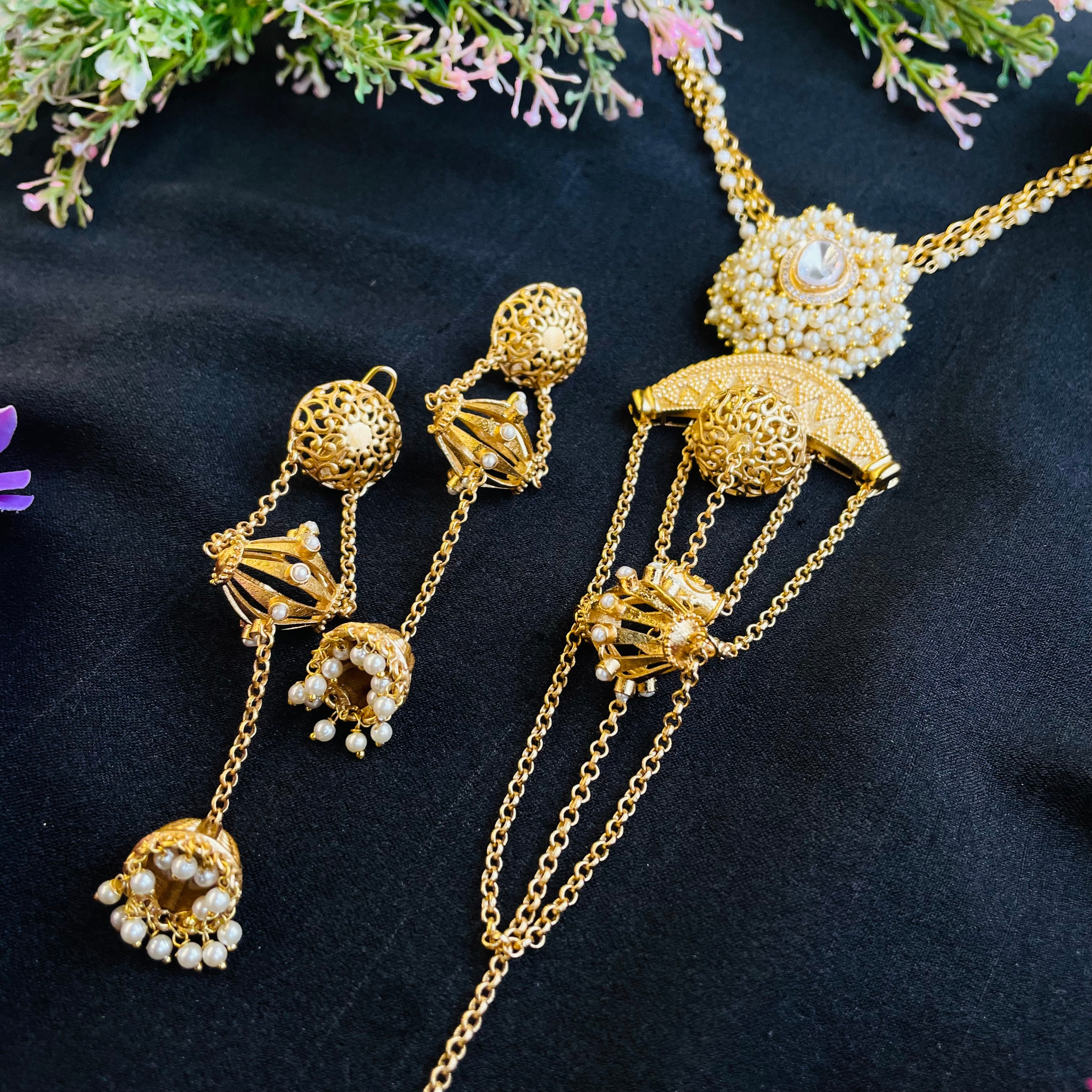 Nayaab Meera neckpiece