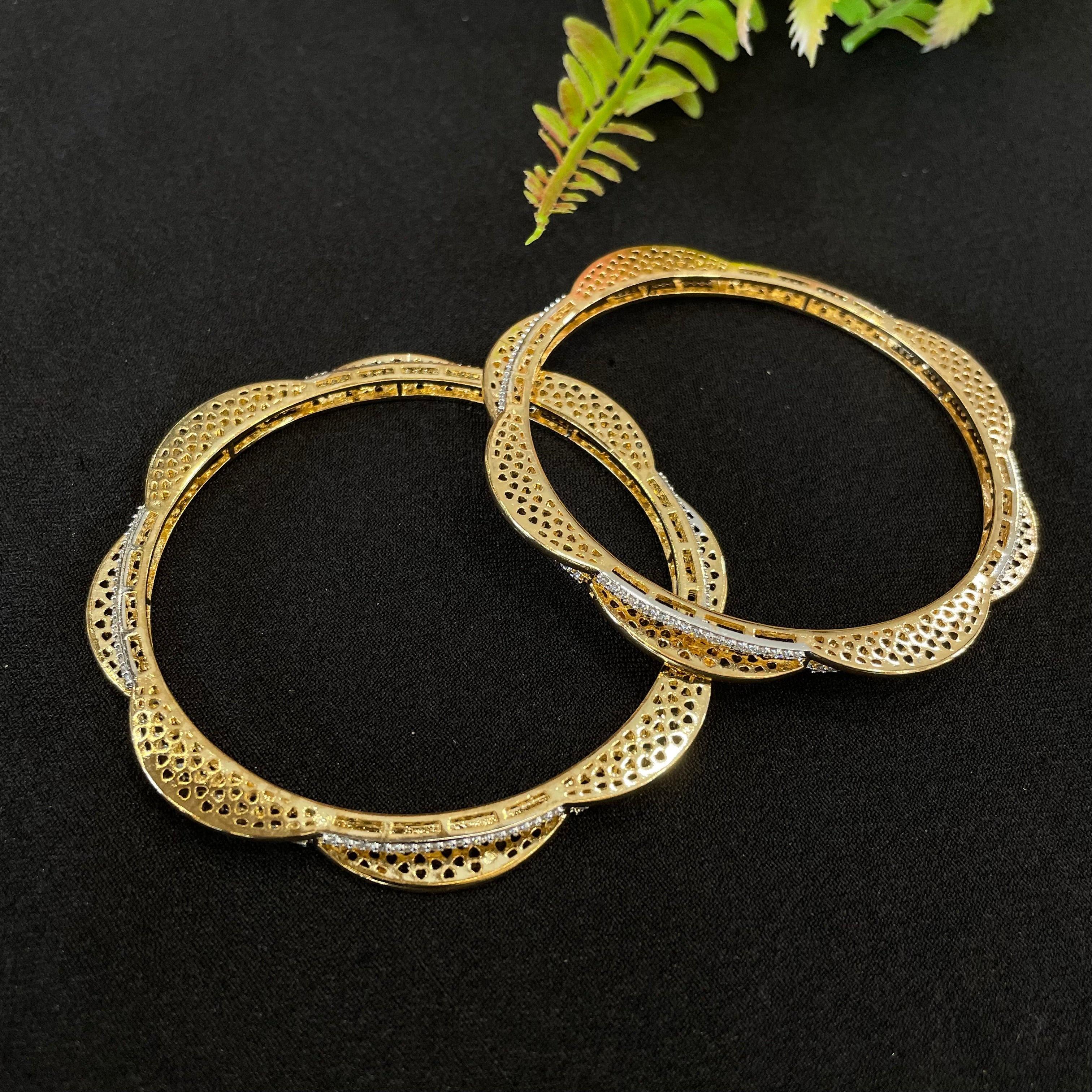 AD Nayra Bangles
