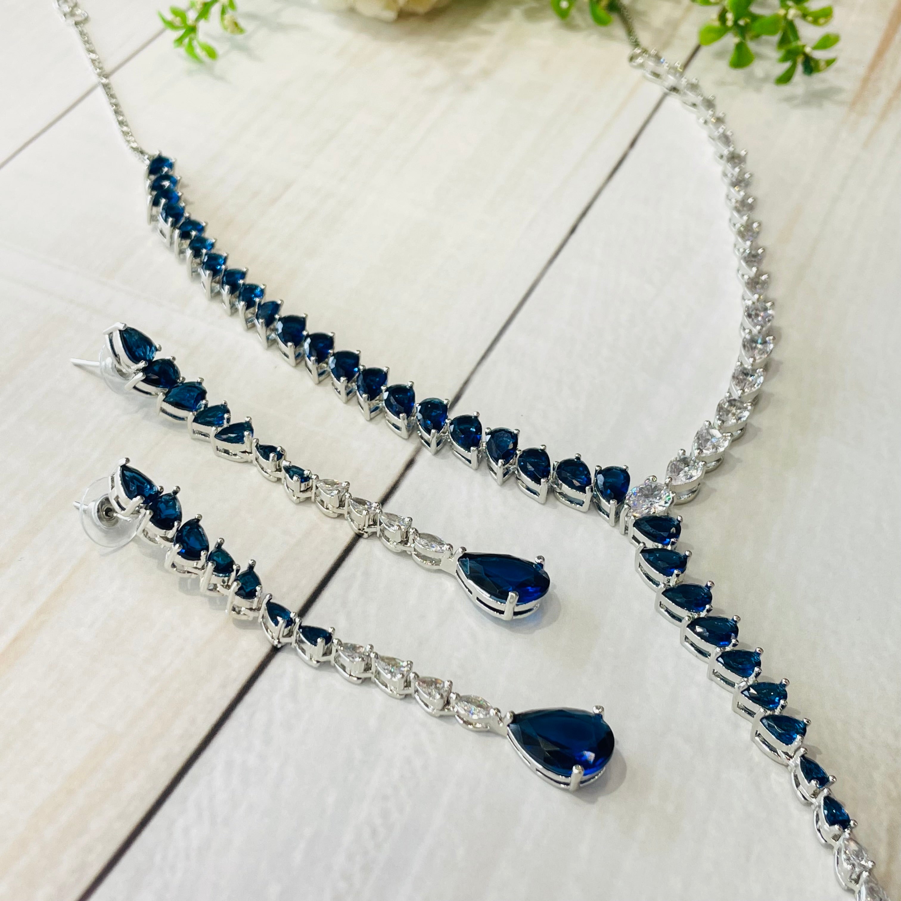 Ad Molly Neckpiece