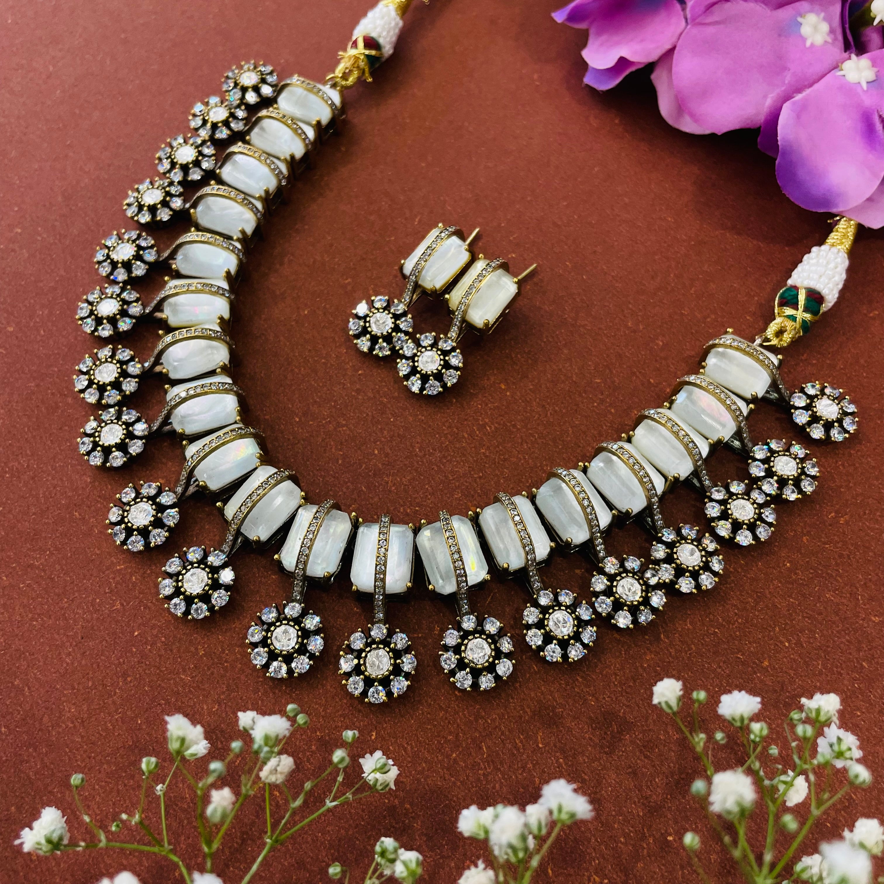 Nayaab Zarrin-Panna neckpiece