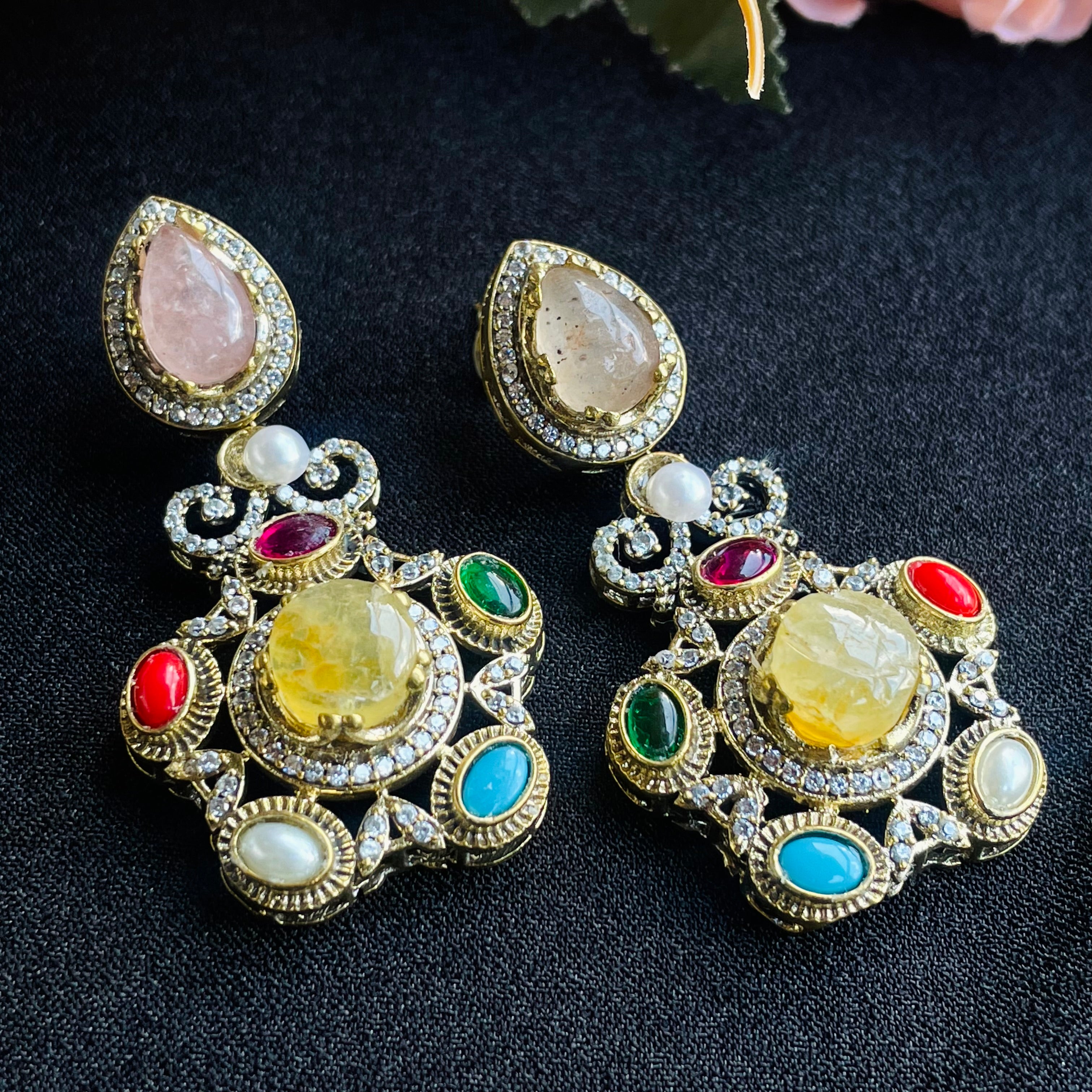 Nayaab Aakriti Navaratna Choker
