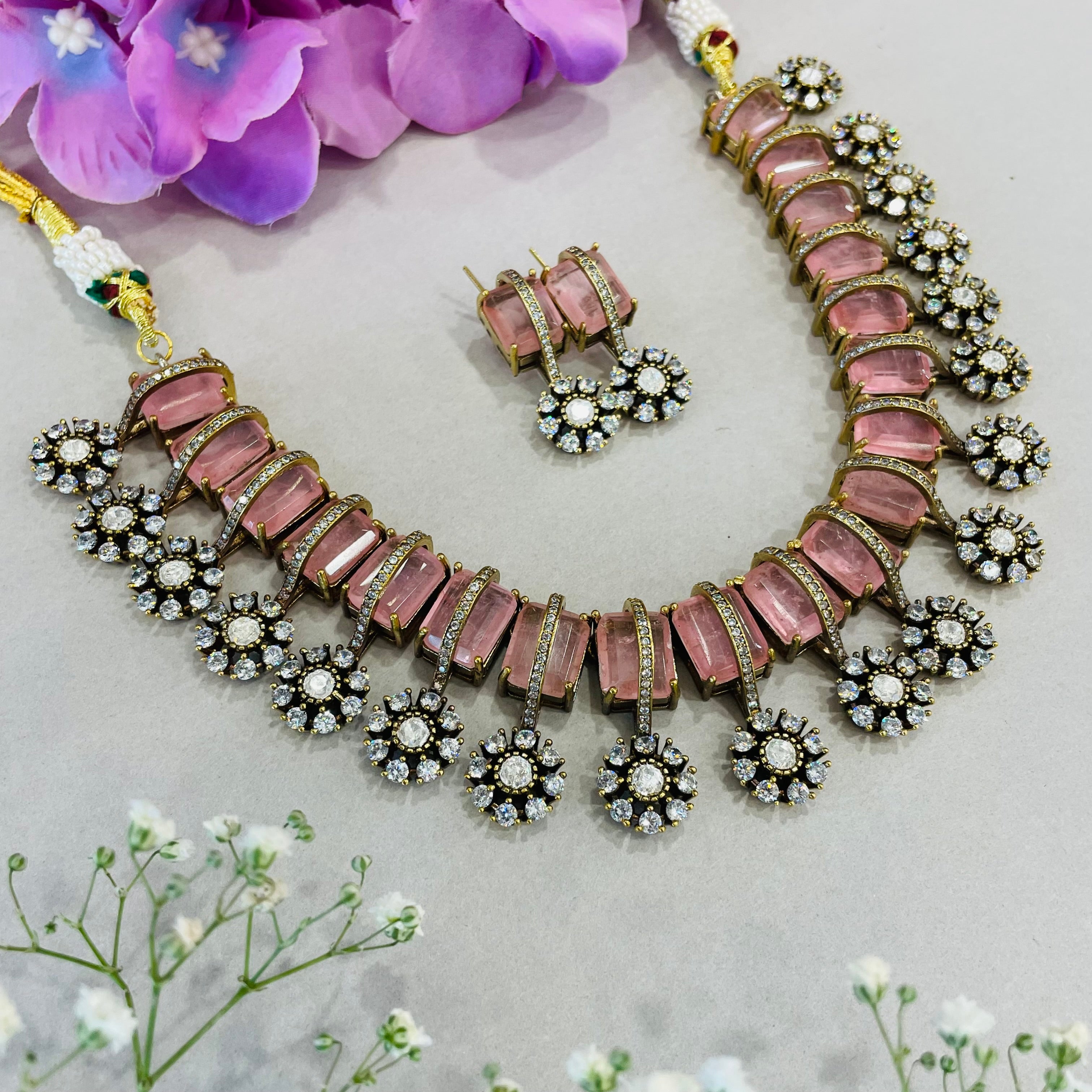 Nayaab Zarrin-Panna neckpiece