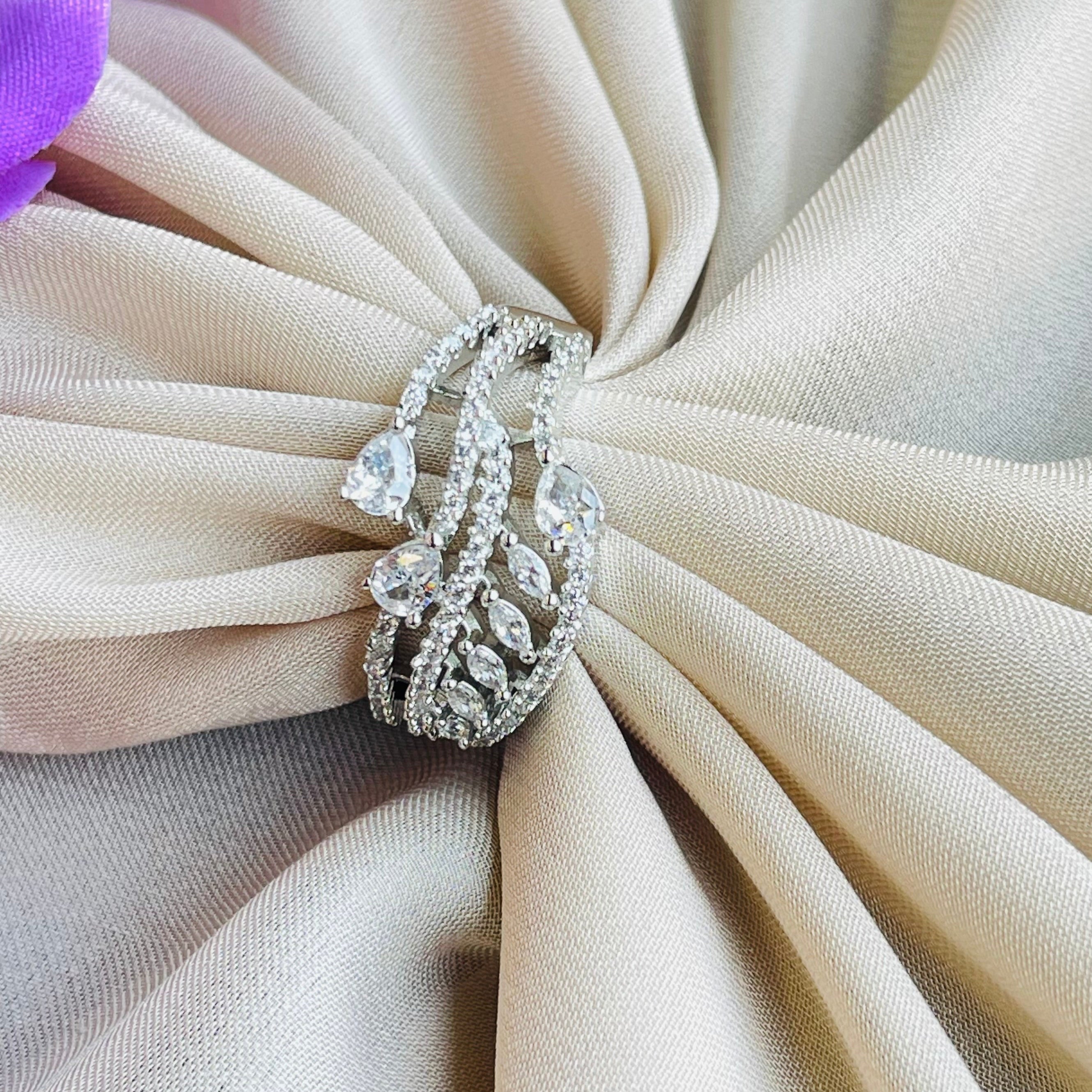 Ad Willa ring adjustable