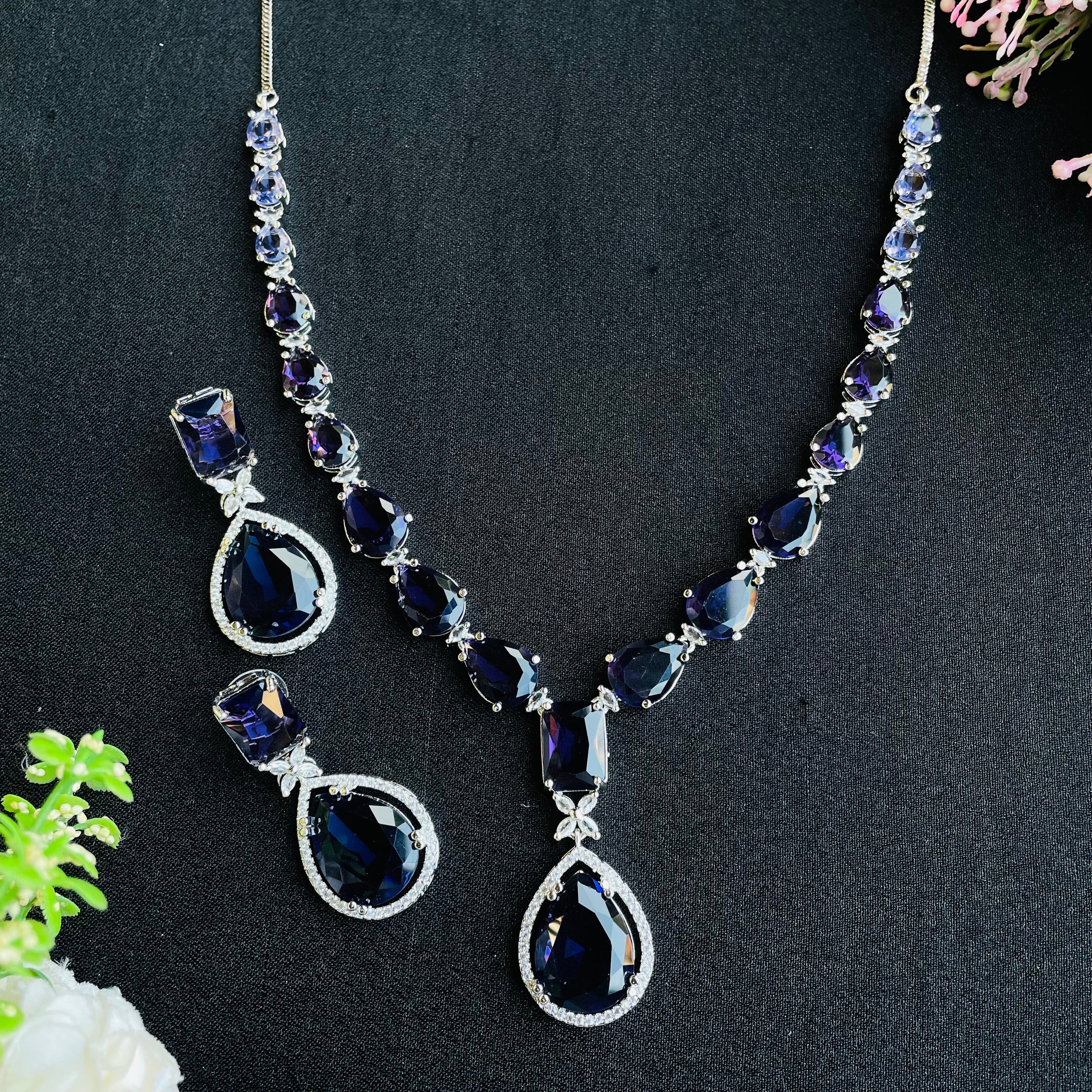 kiara emerald ad Neckpiece