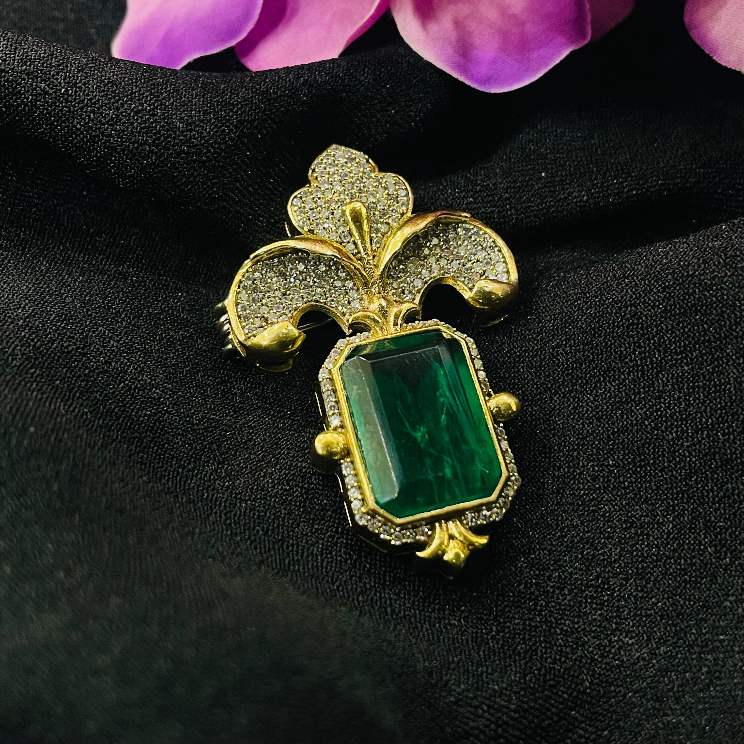 Nayaab Heer brooch