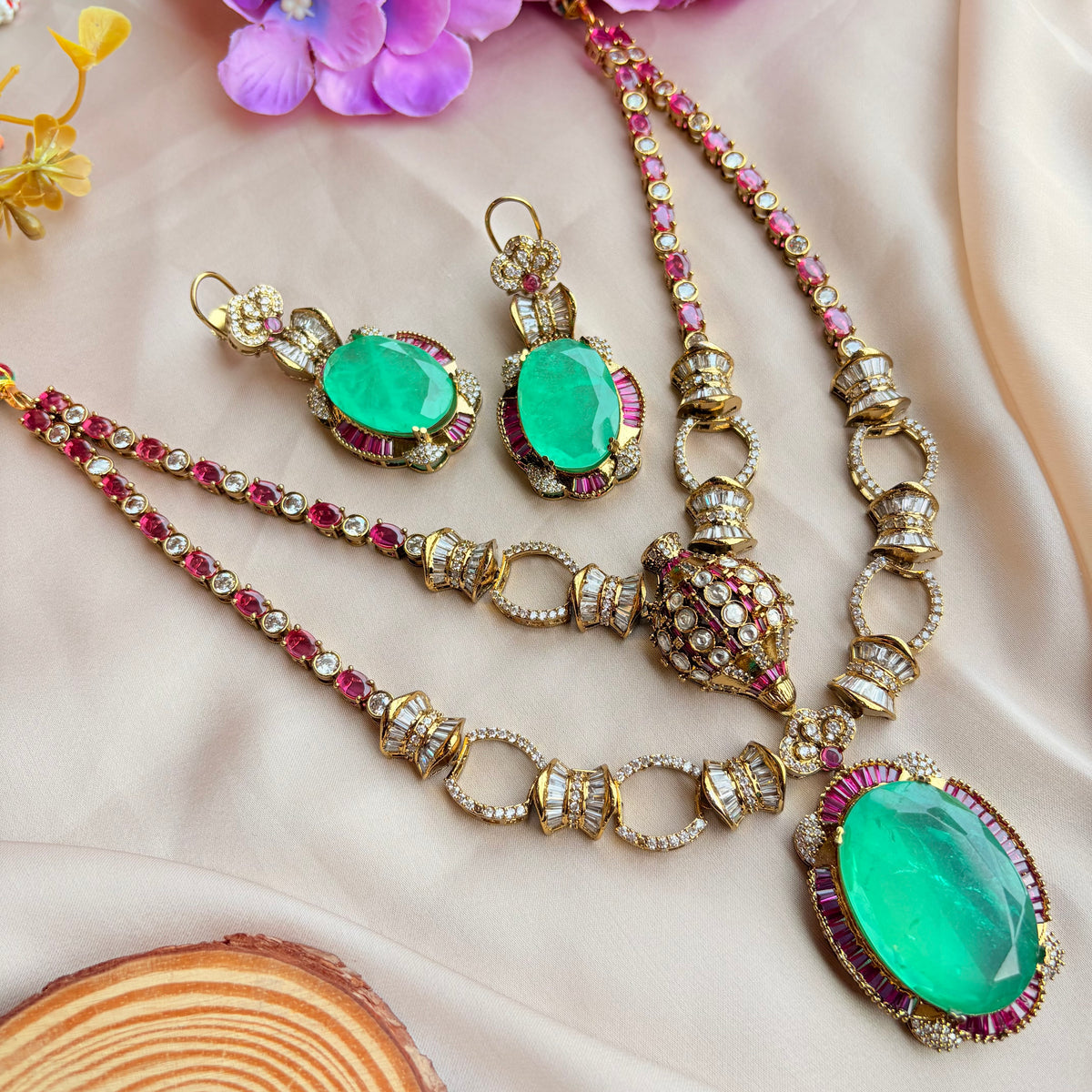 Zareen Emerald Royale Neckpiece