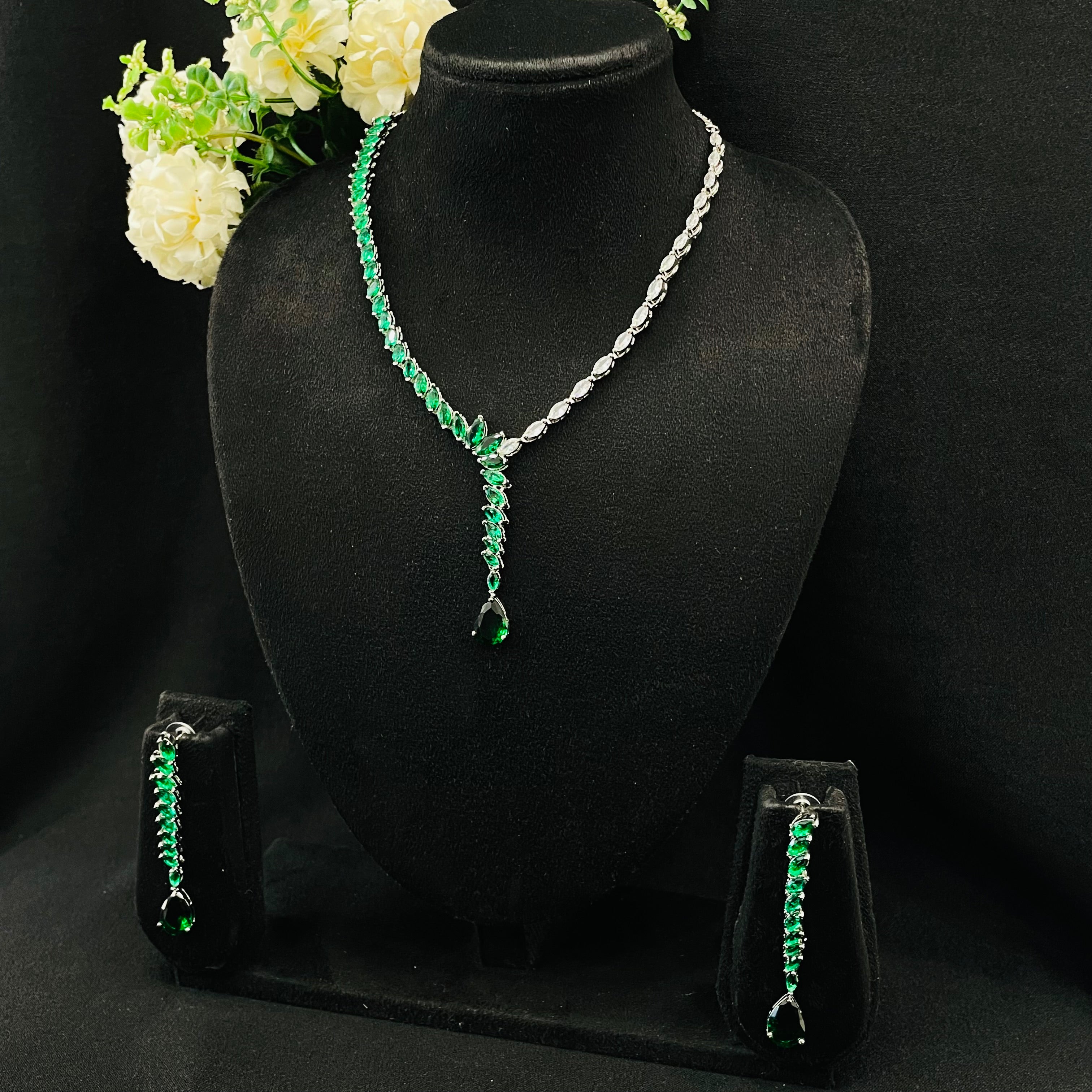 Ad Molly Neckpiece