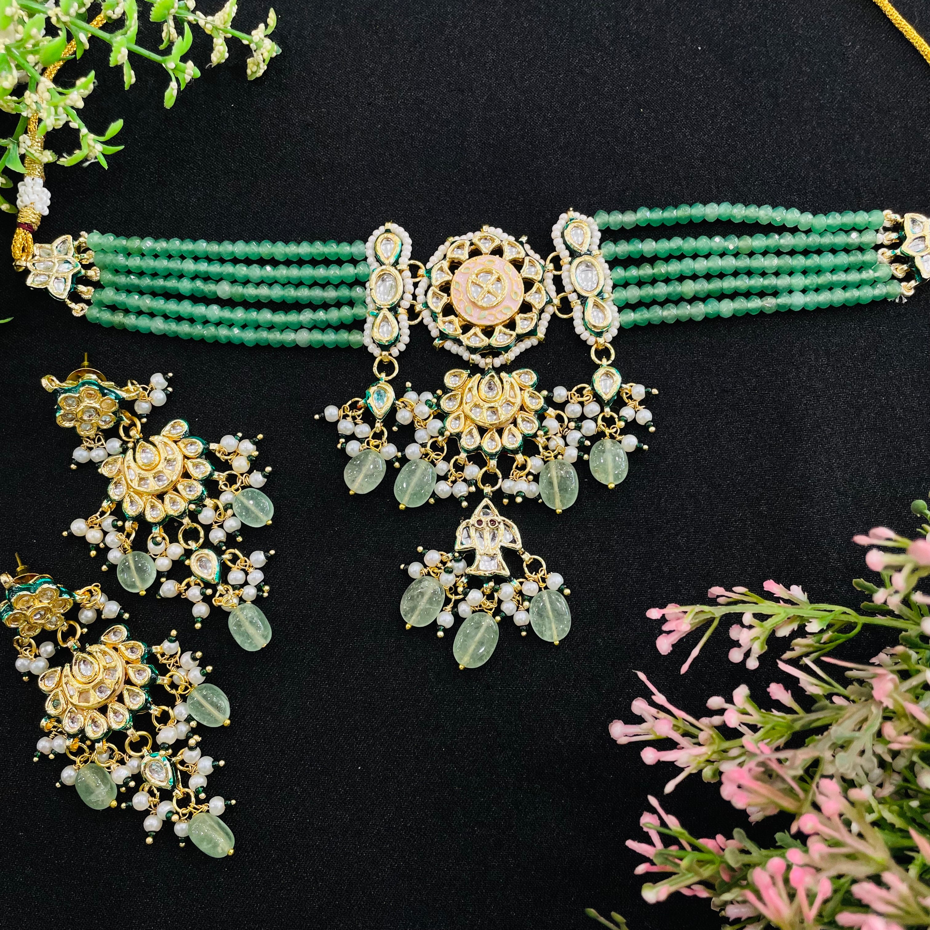 Nayaab hansika Neckpiece