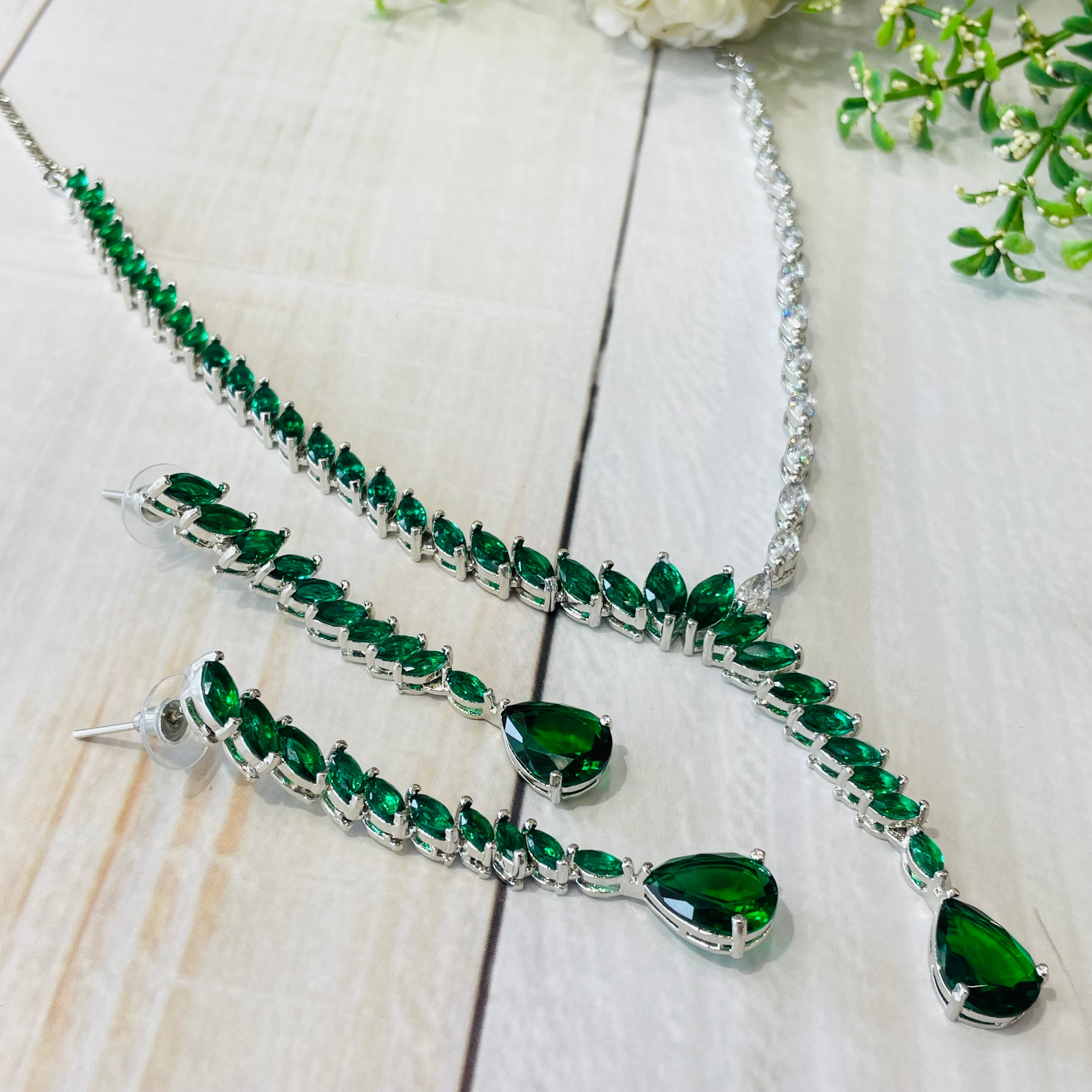 Ad Molly Neckpiece