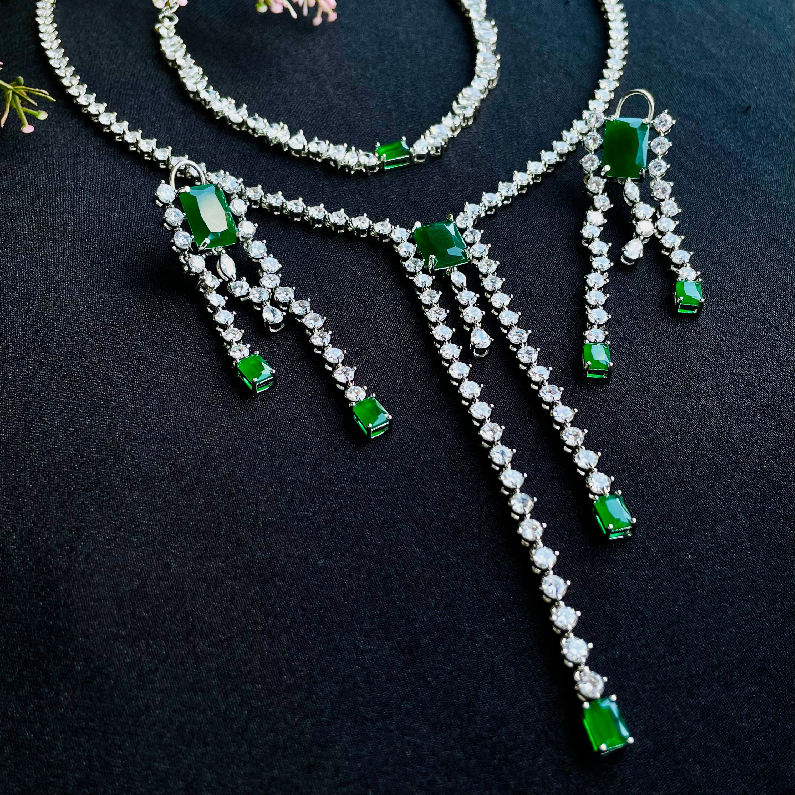 Ad emma neckpiece