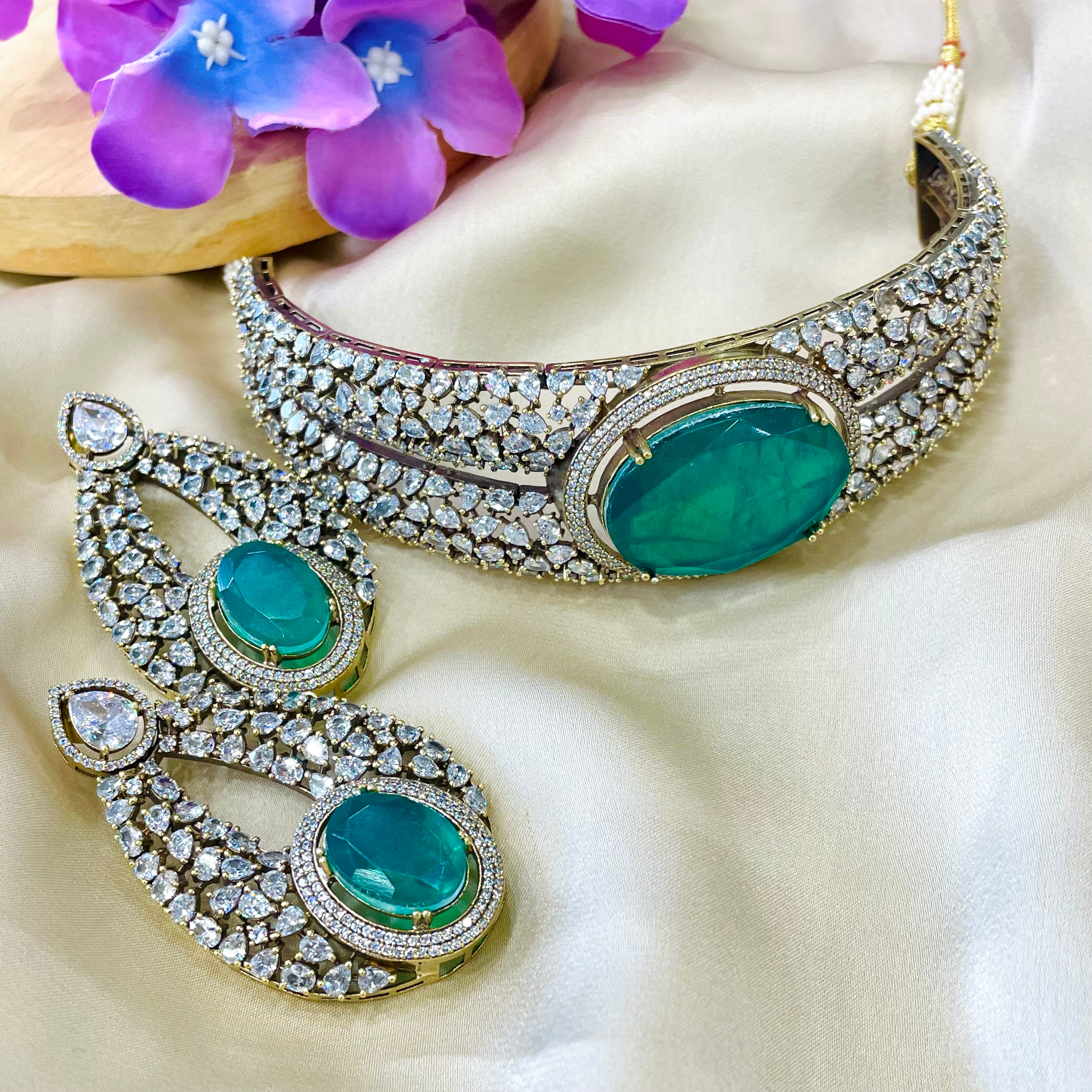 Nayaab Ayesha choker