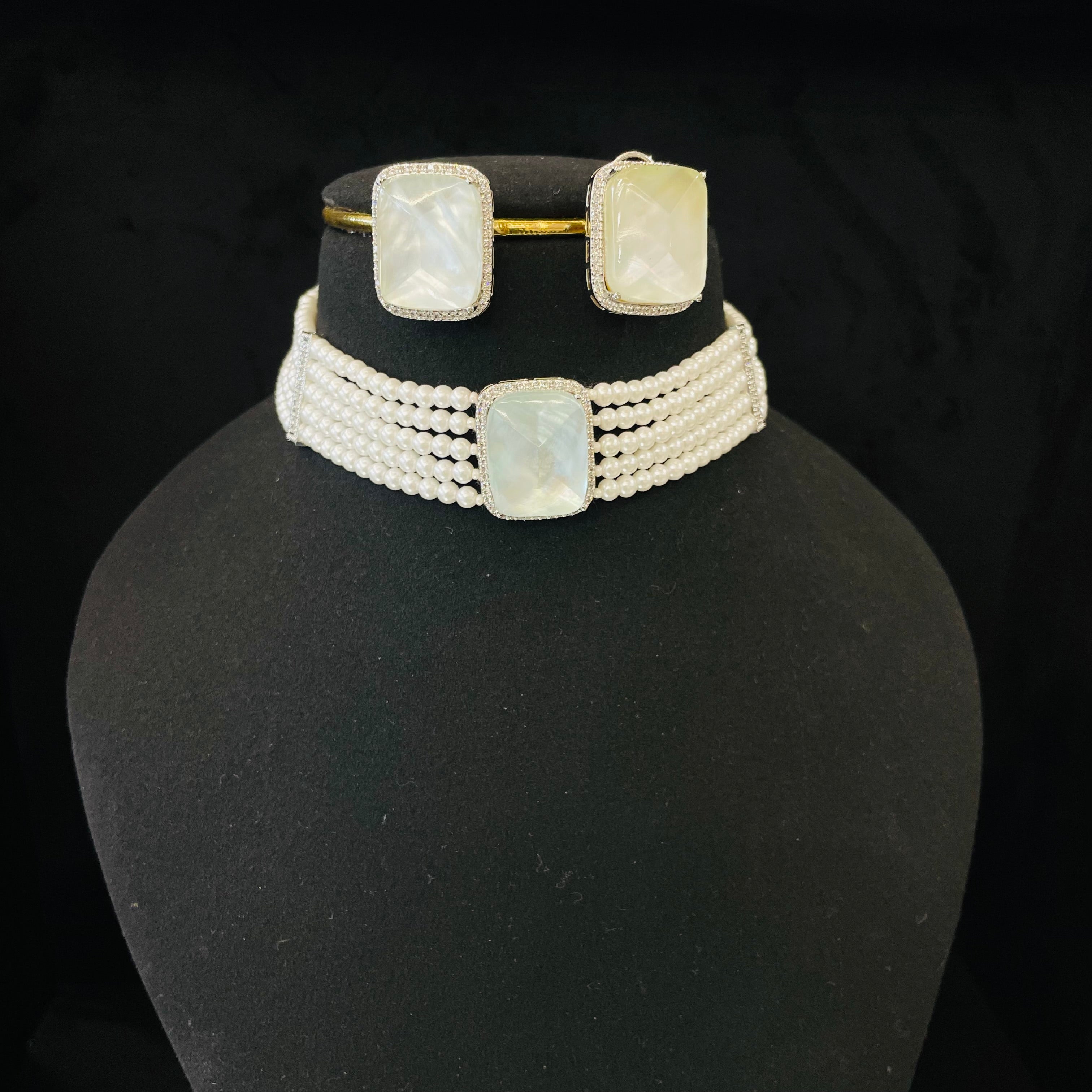 Ad mahira pearl Choker