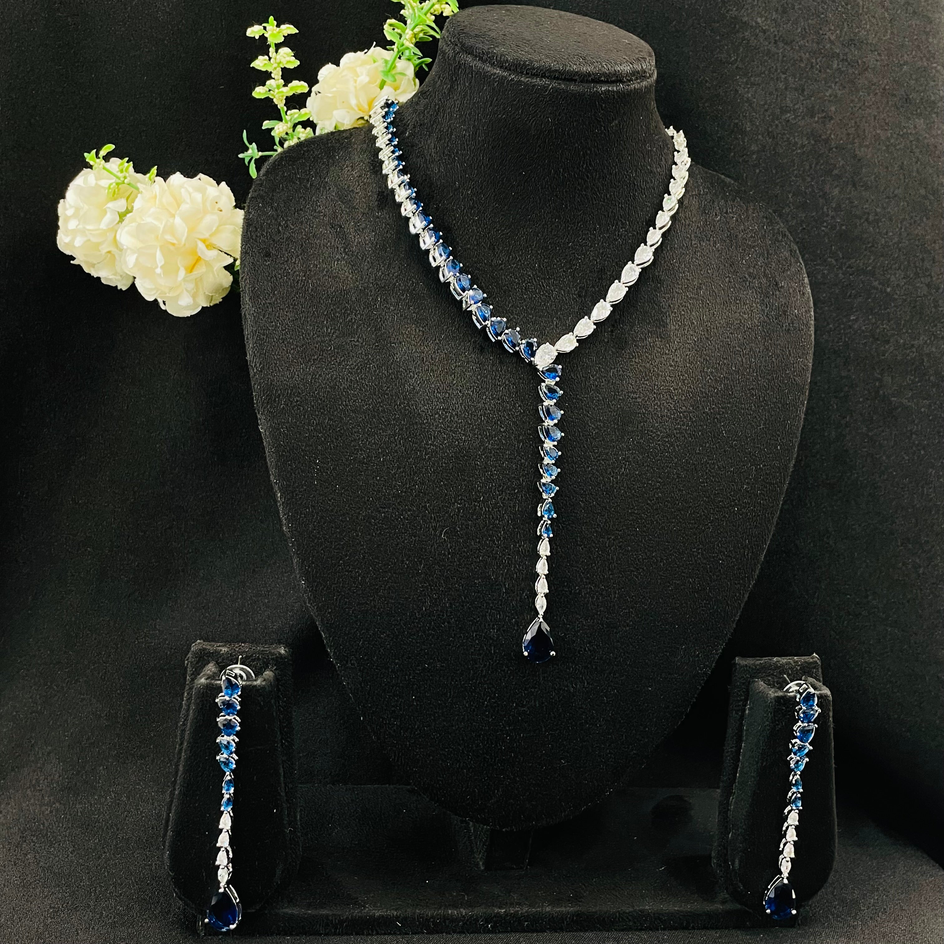 Ad Molly Neckpiece