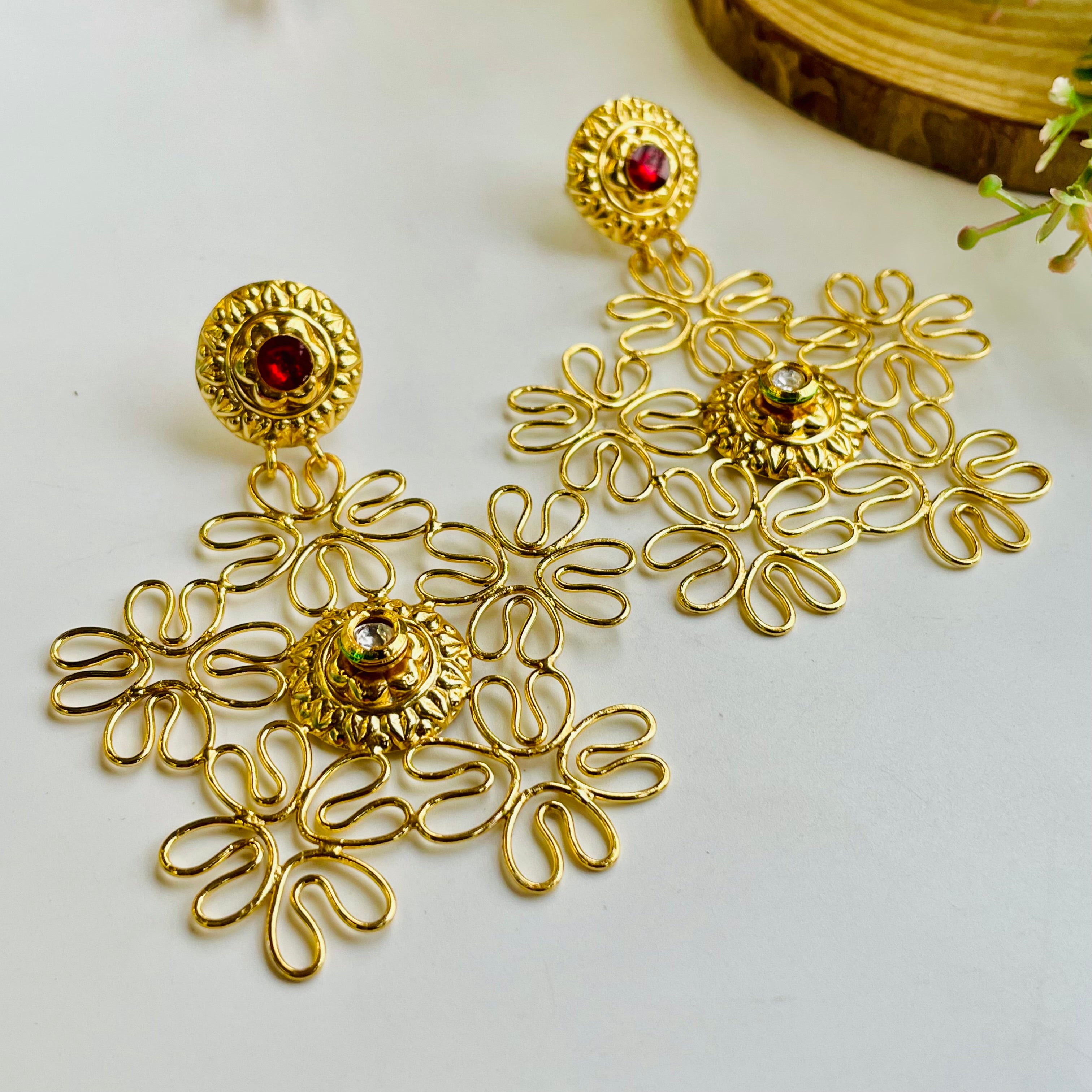 Nayaab Flower Earring