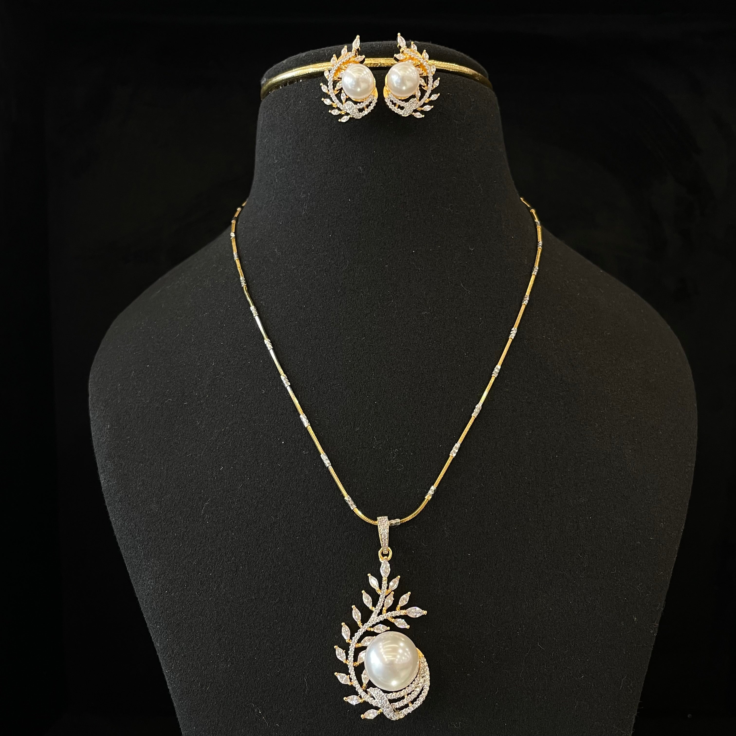 AD Avira Pendant Set
