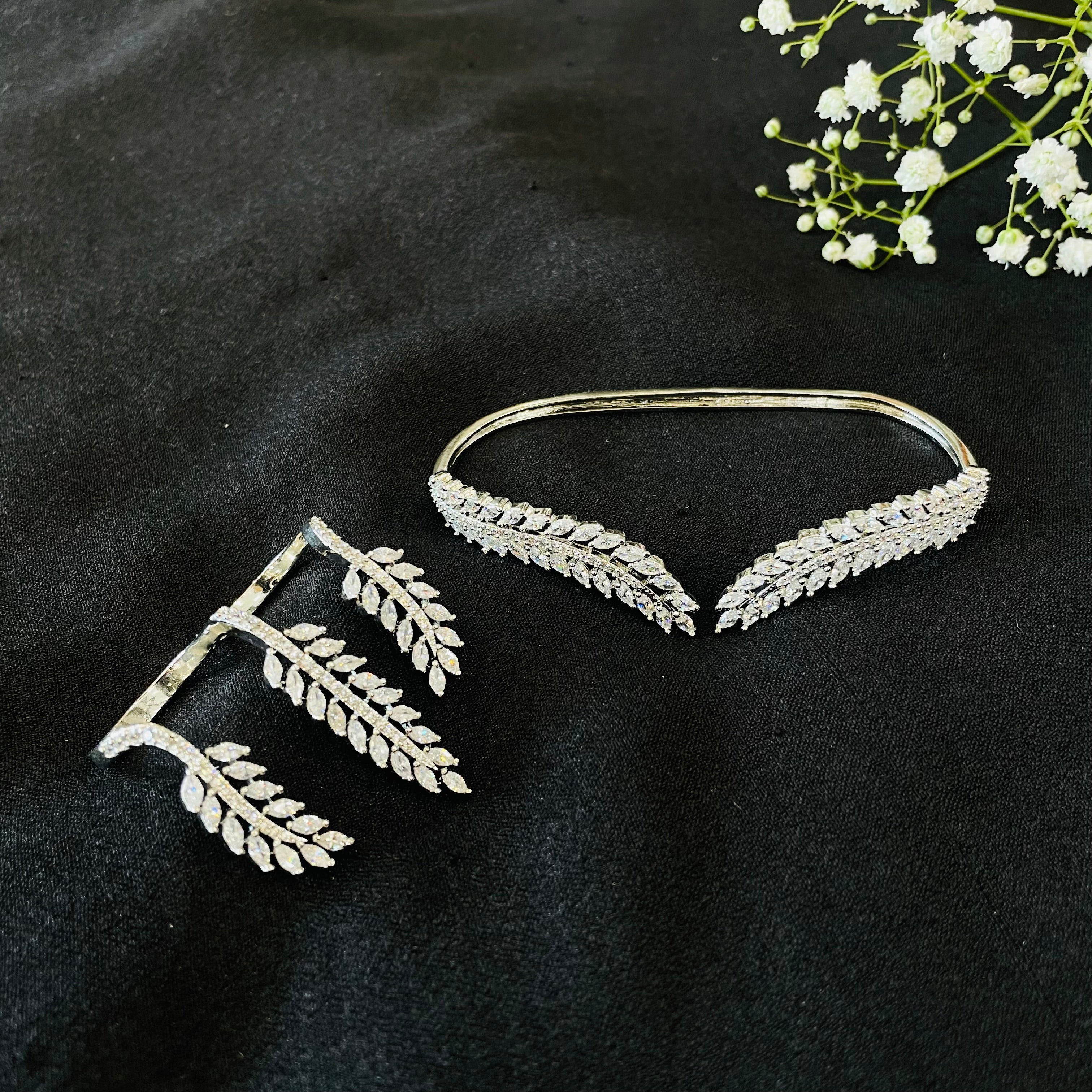 Ad Elara Hand Cuff with ring
