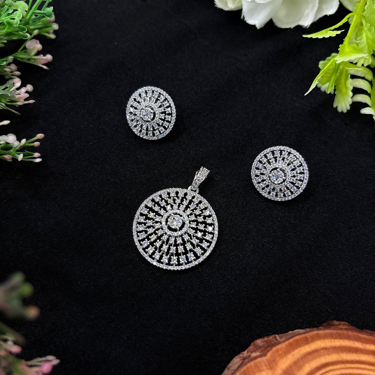 Solara Pendant Set