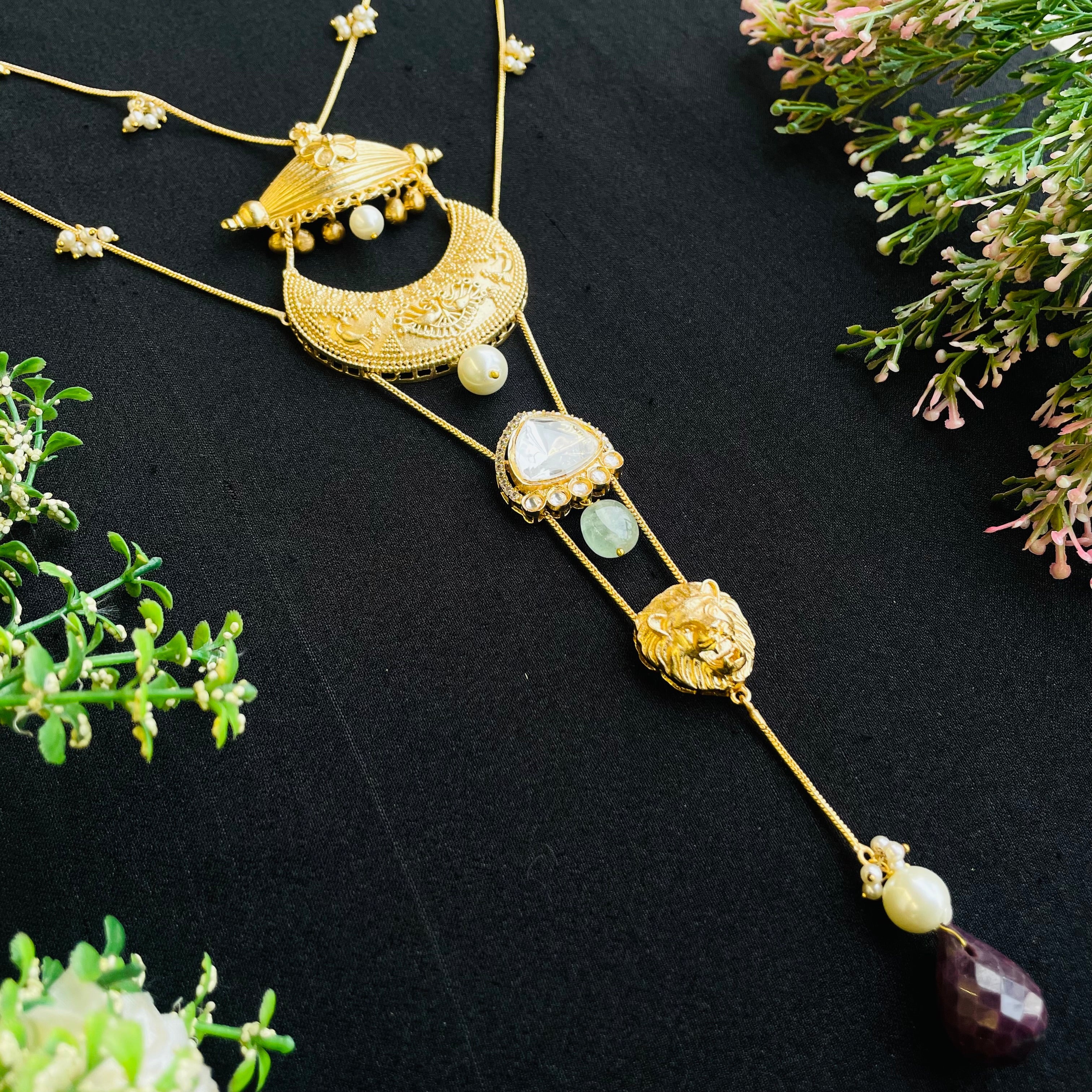 Nayaab Aditi Neckpiece