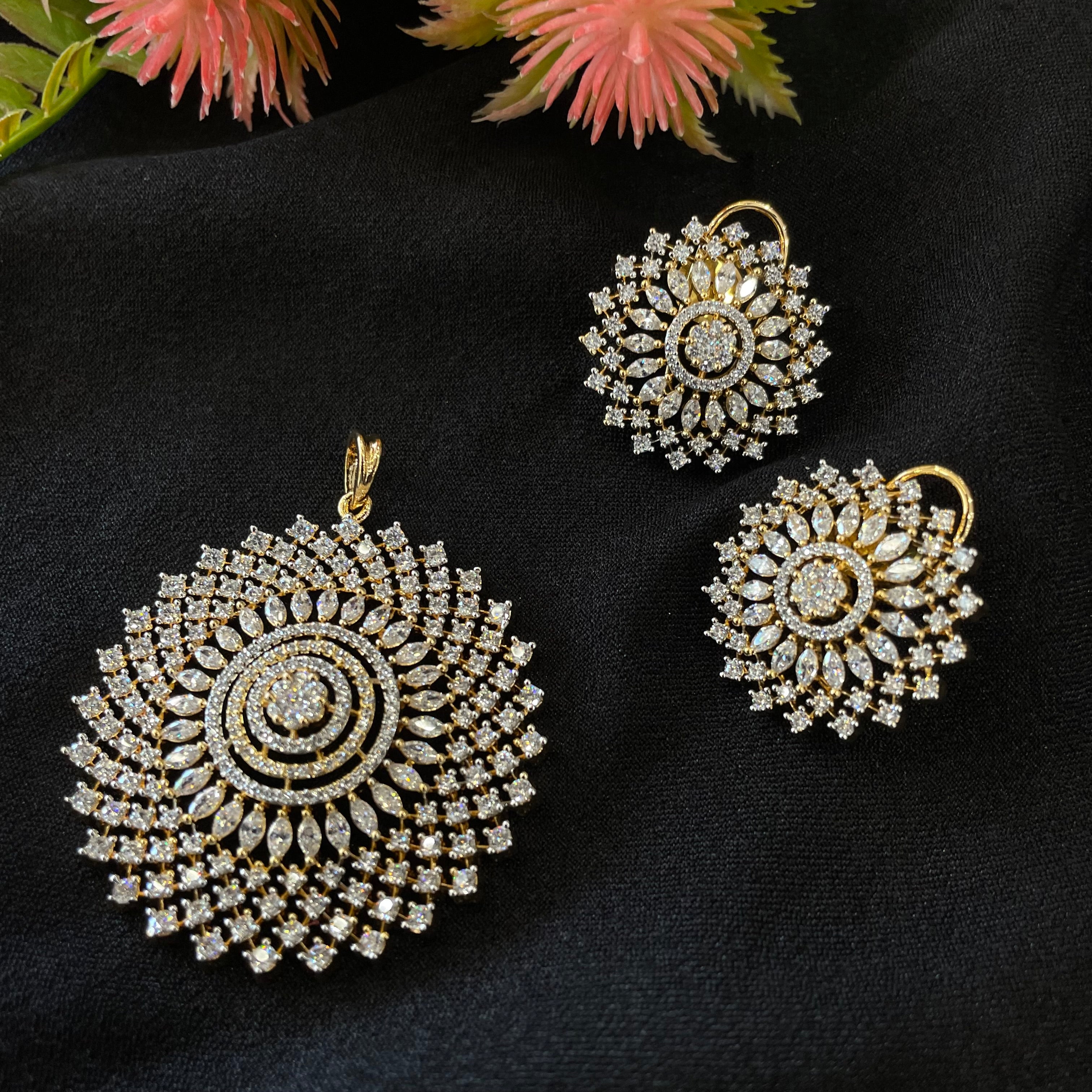 AD Myra Pendant Set