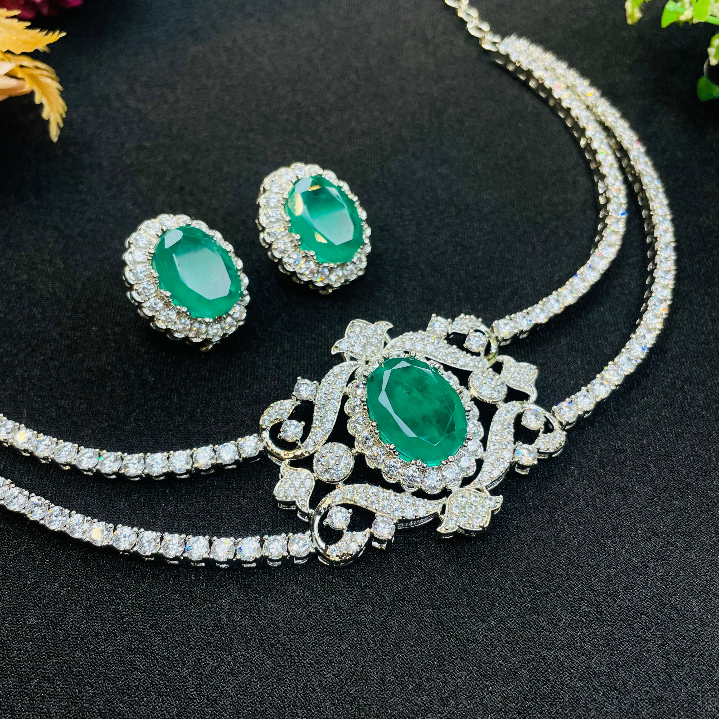 Ad Luna Neckpiece