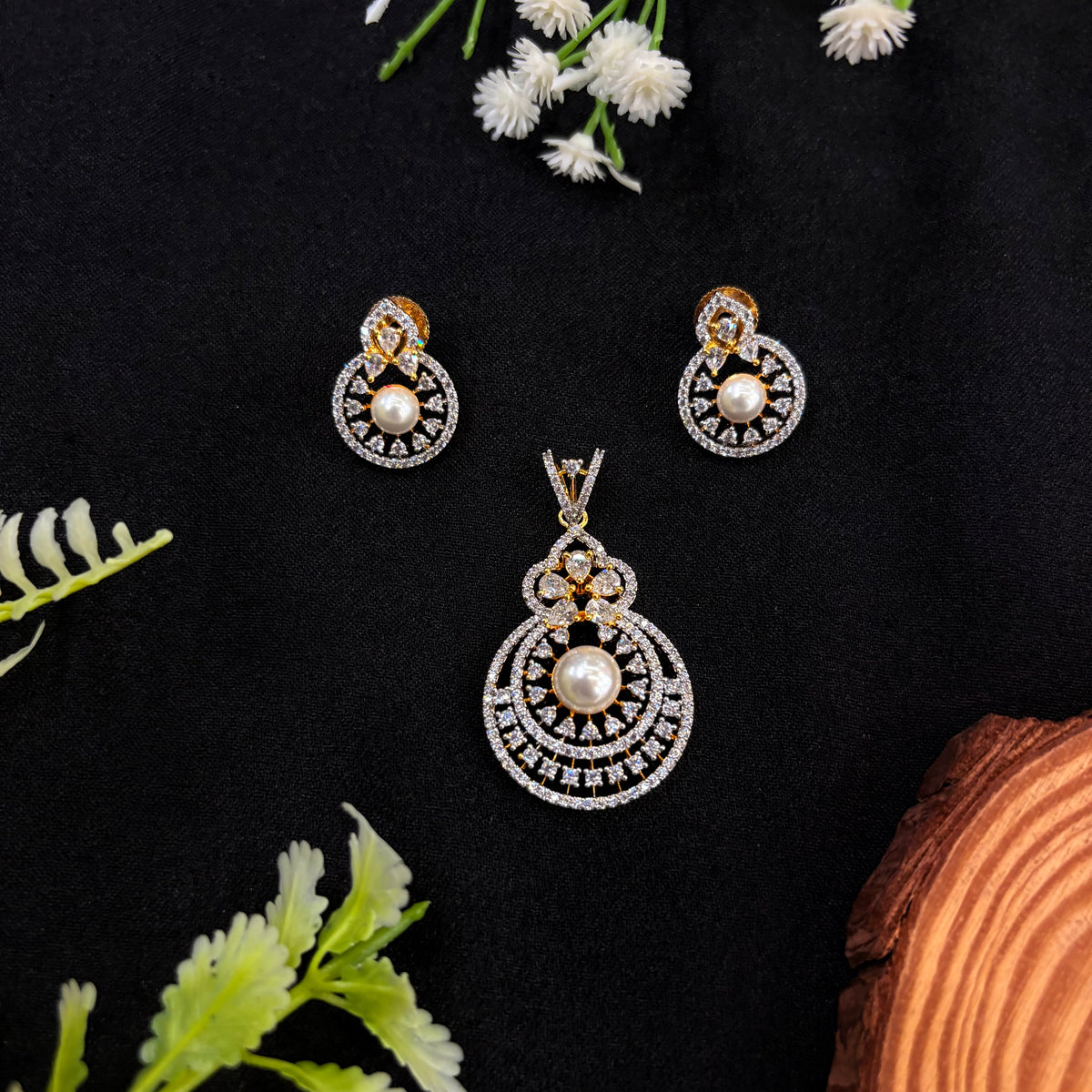 Muktika Pendant Set