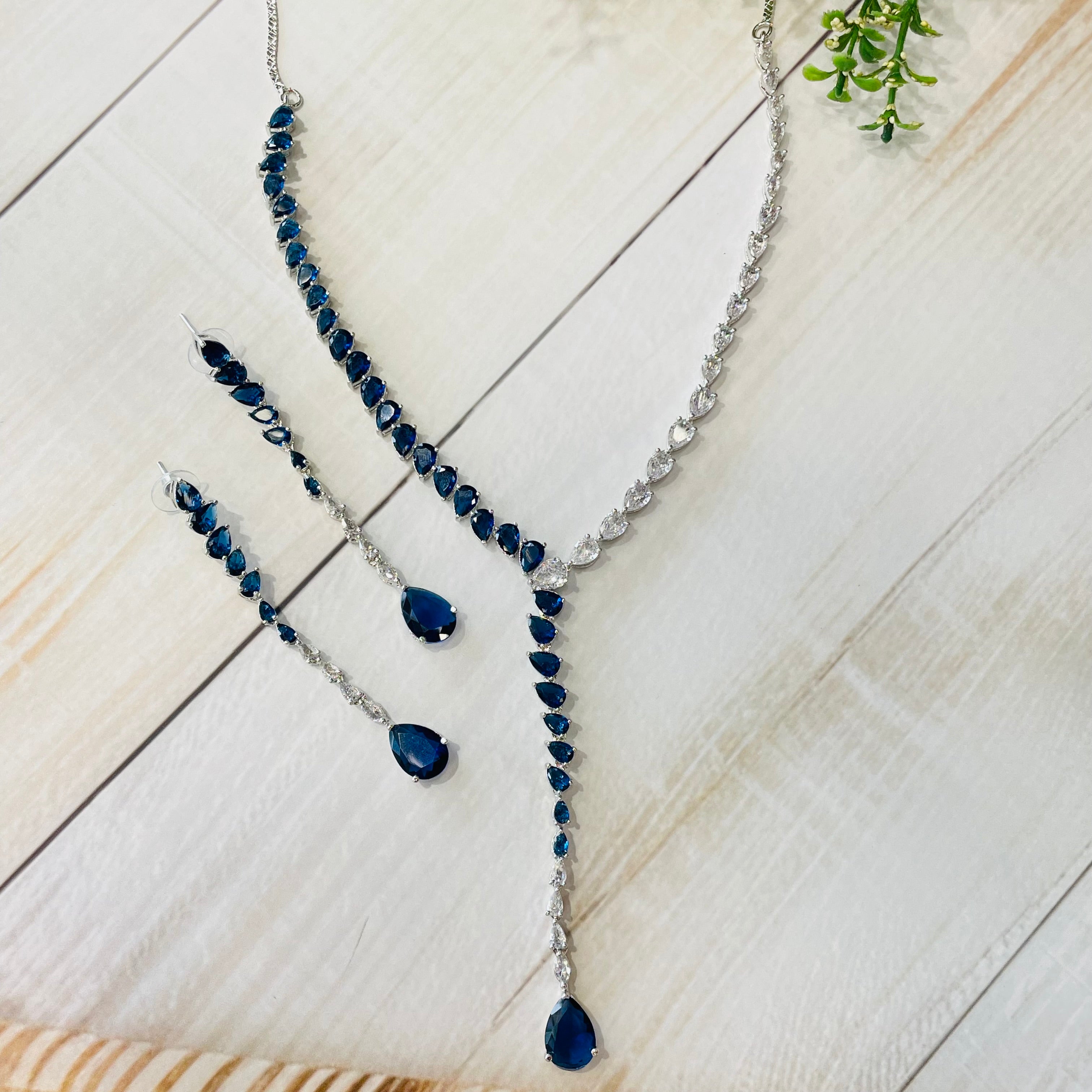 Ad Molly Neckpiece