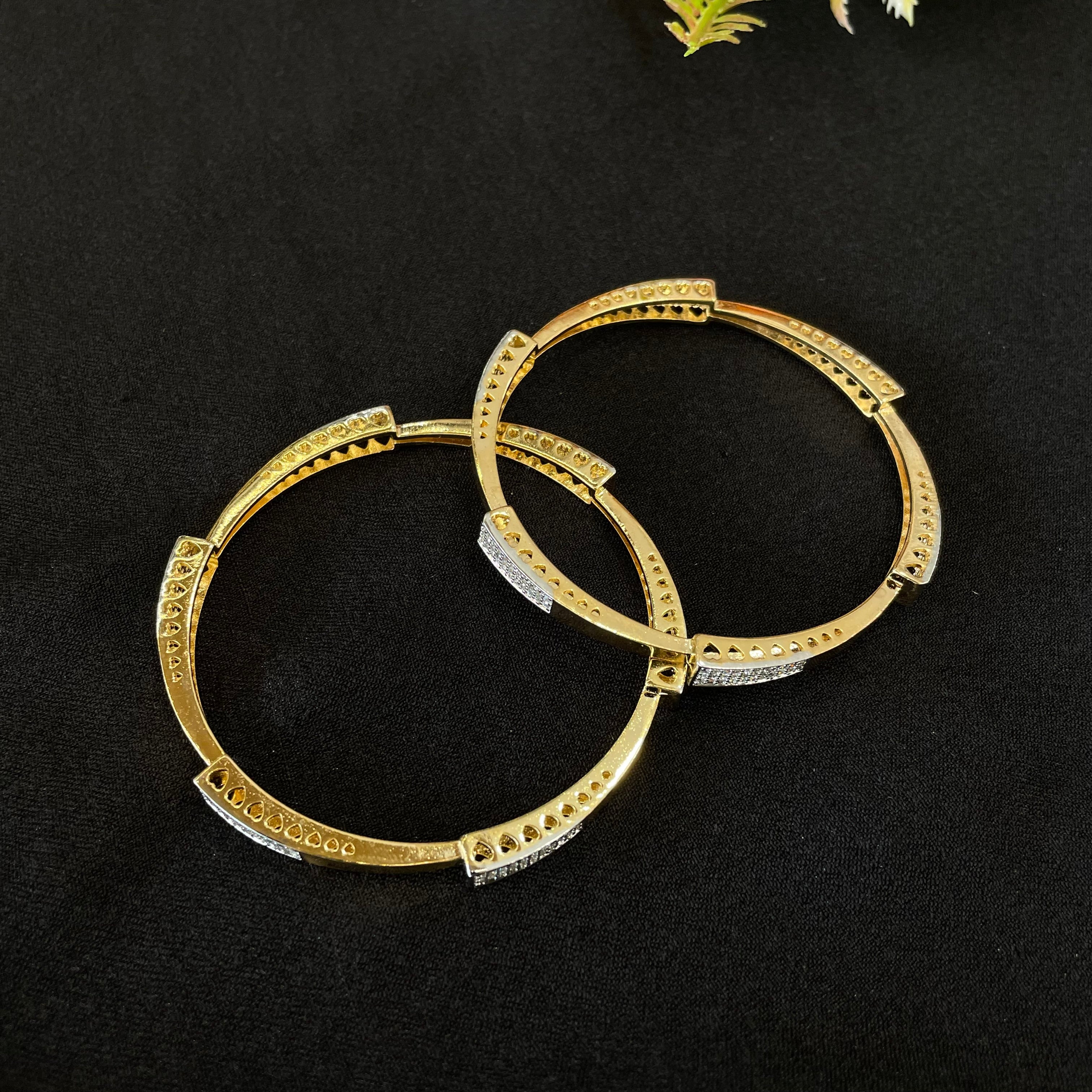 AD Nyra Bangles