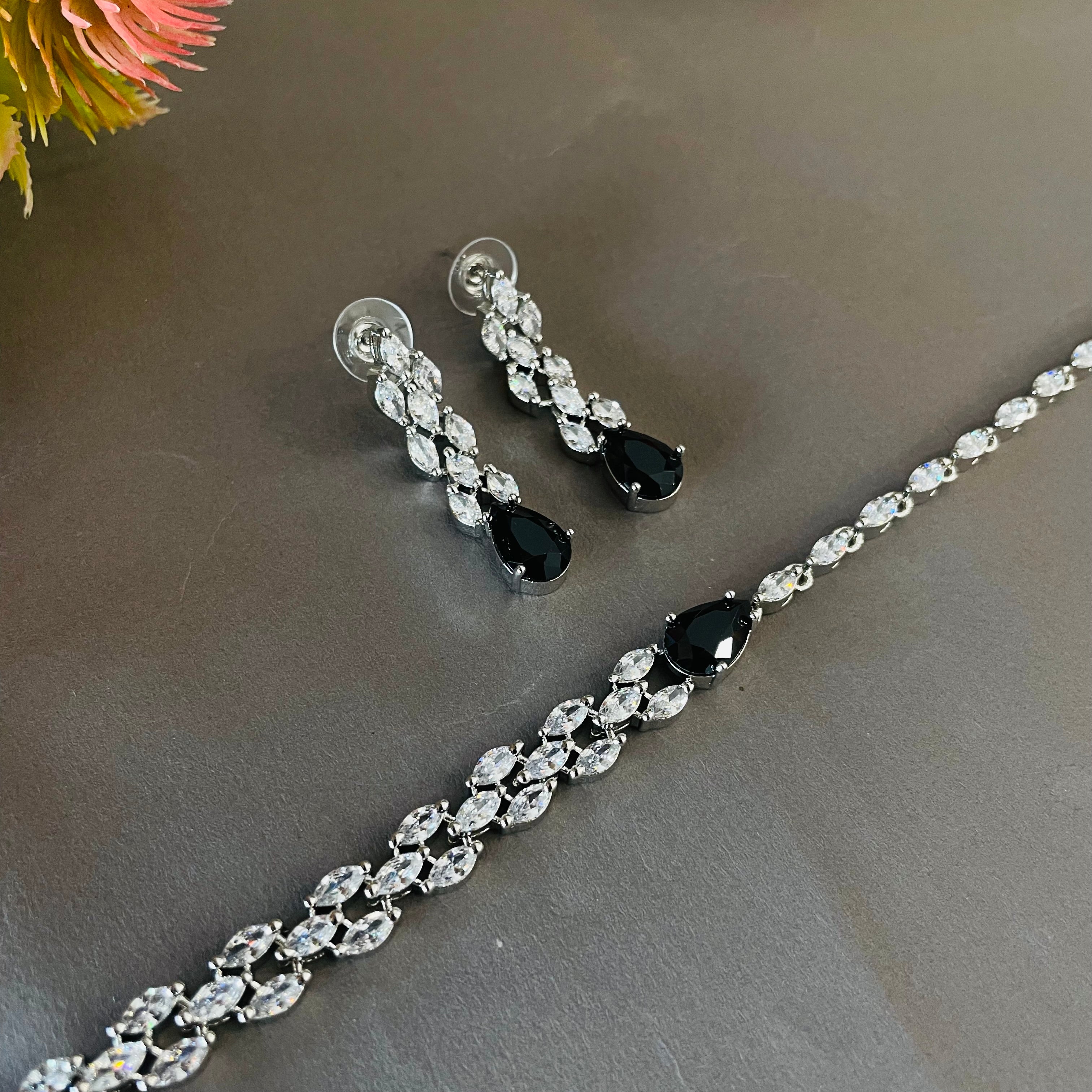 Ad Valentina choker
