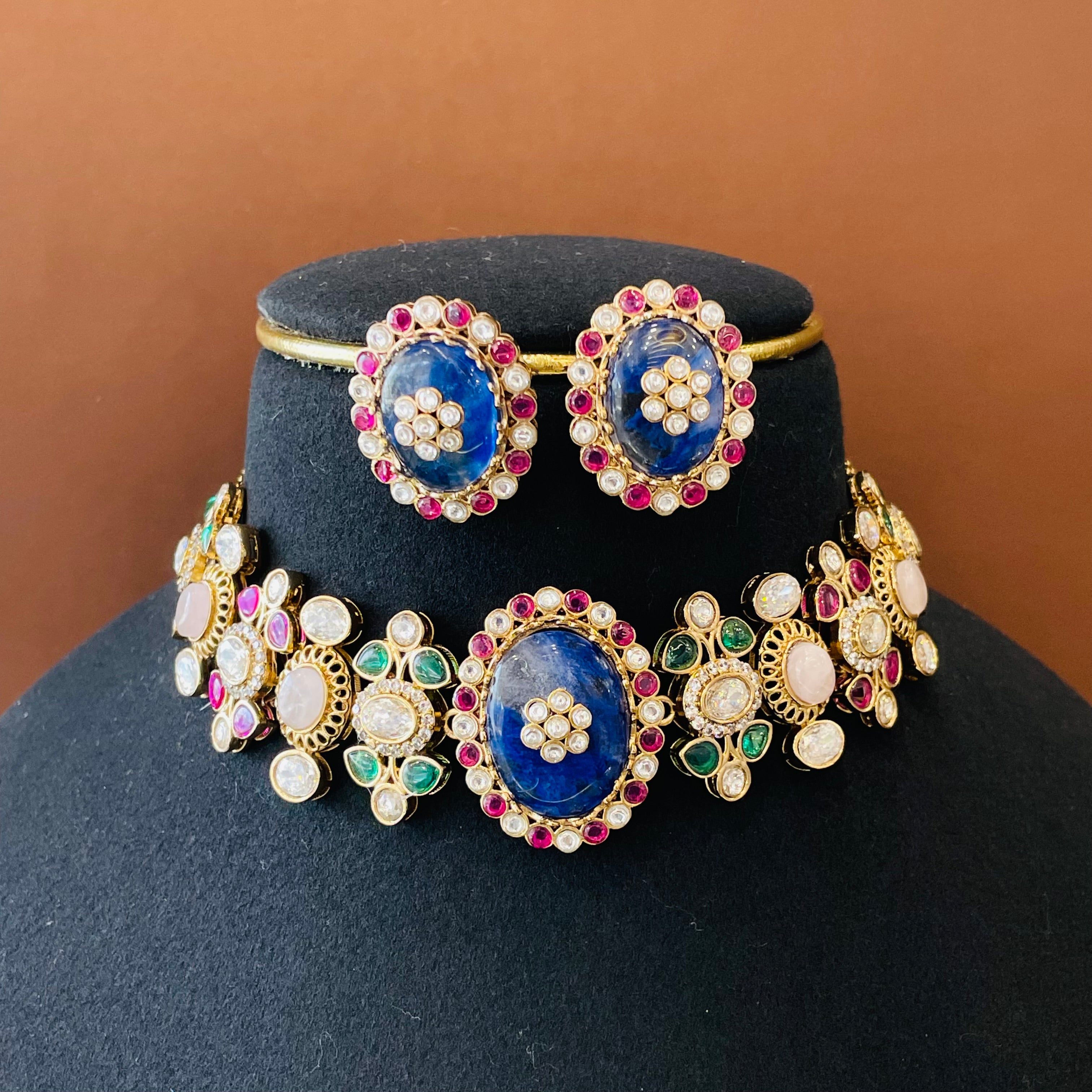 Nayaab Vanya Choker