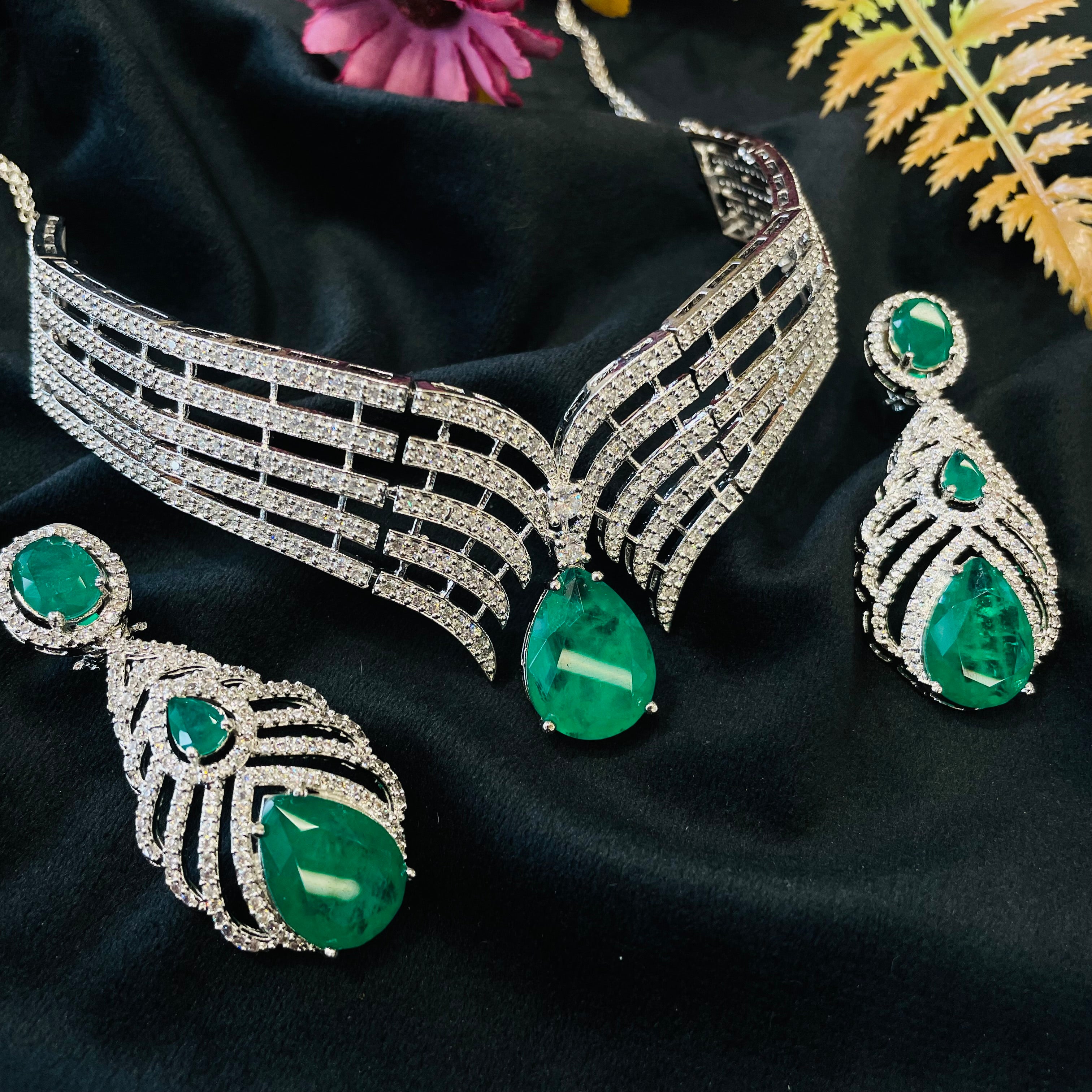 Ad Ava choker