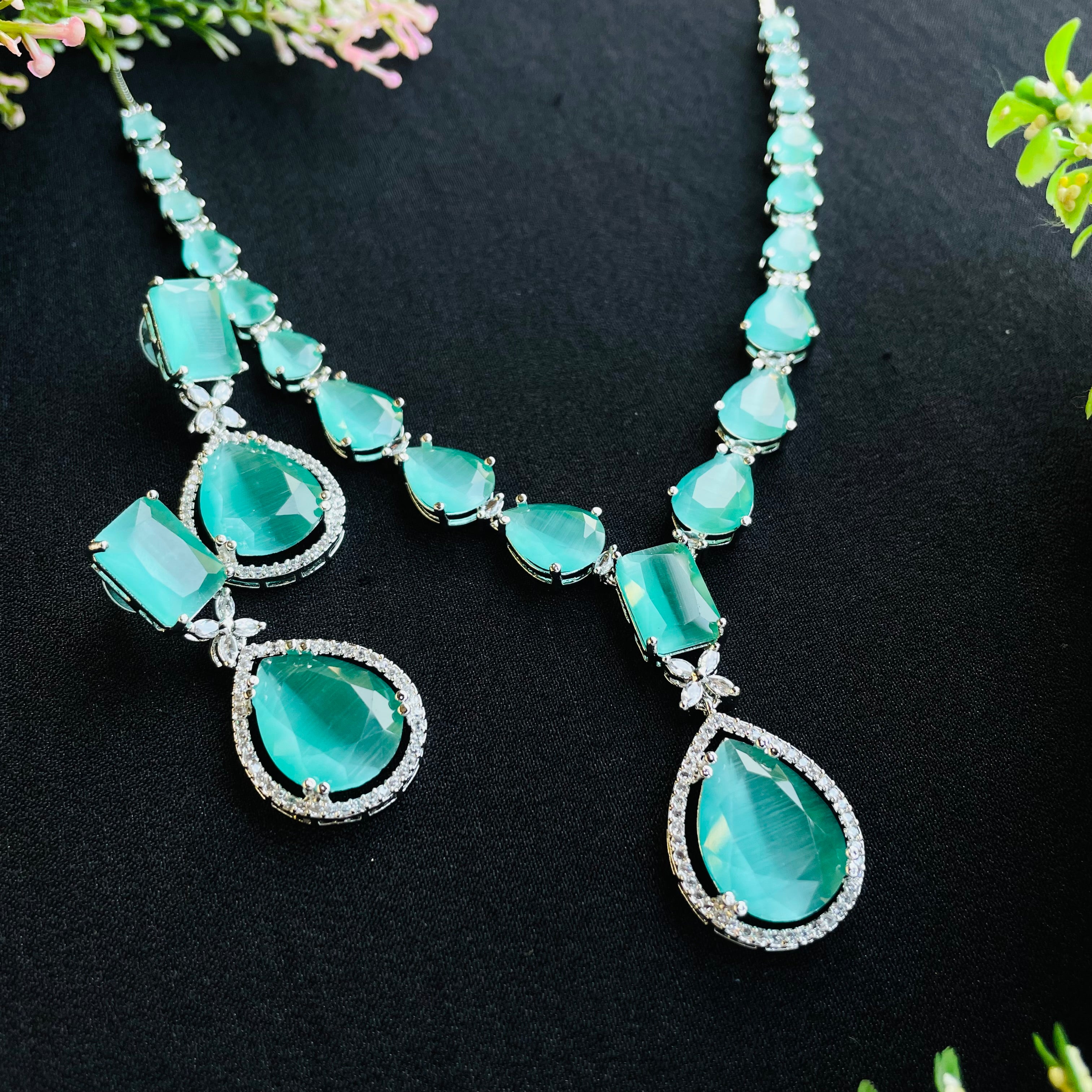 kiara emerald ad Neckpiece