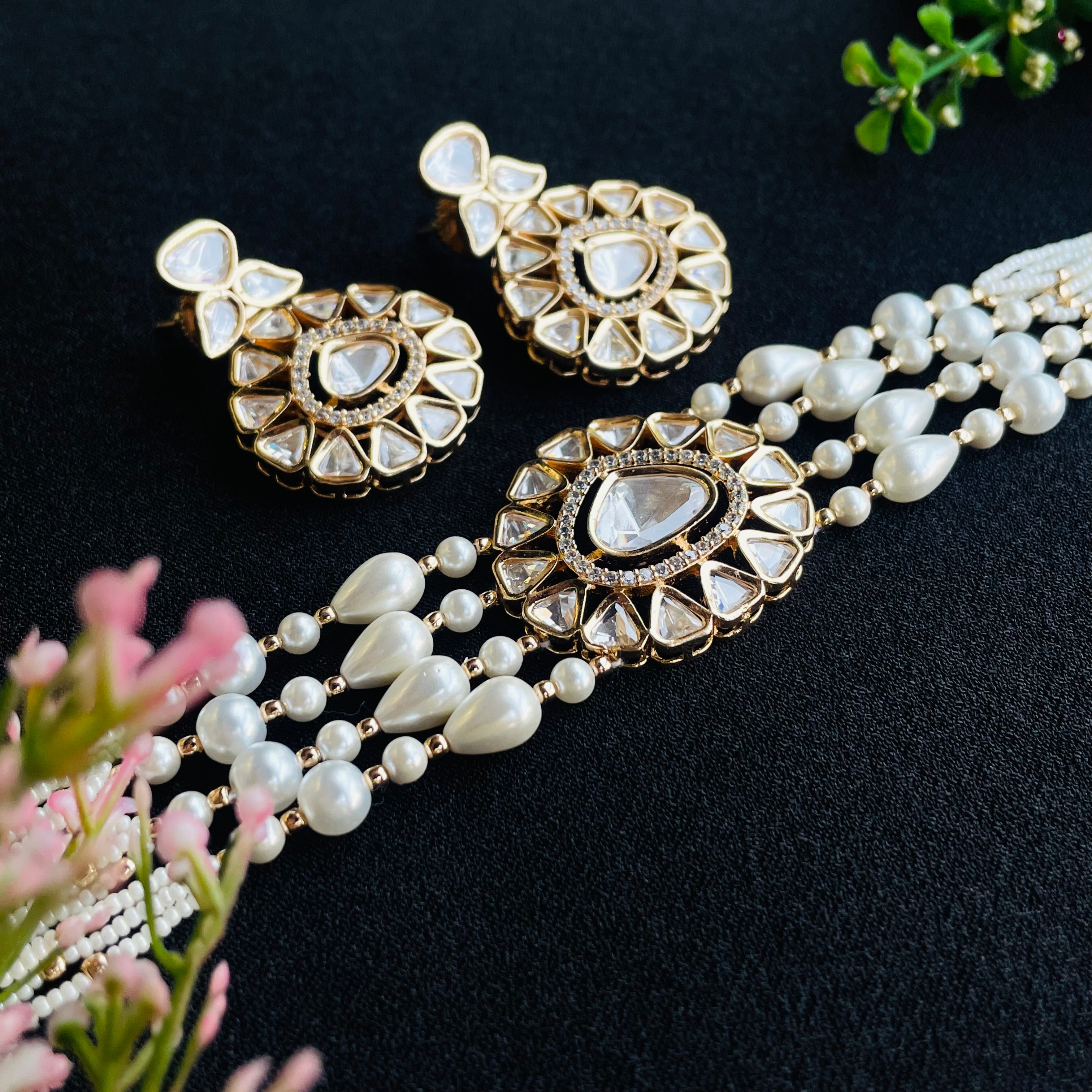 Nayaab Chhavvi Polki neckpiece