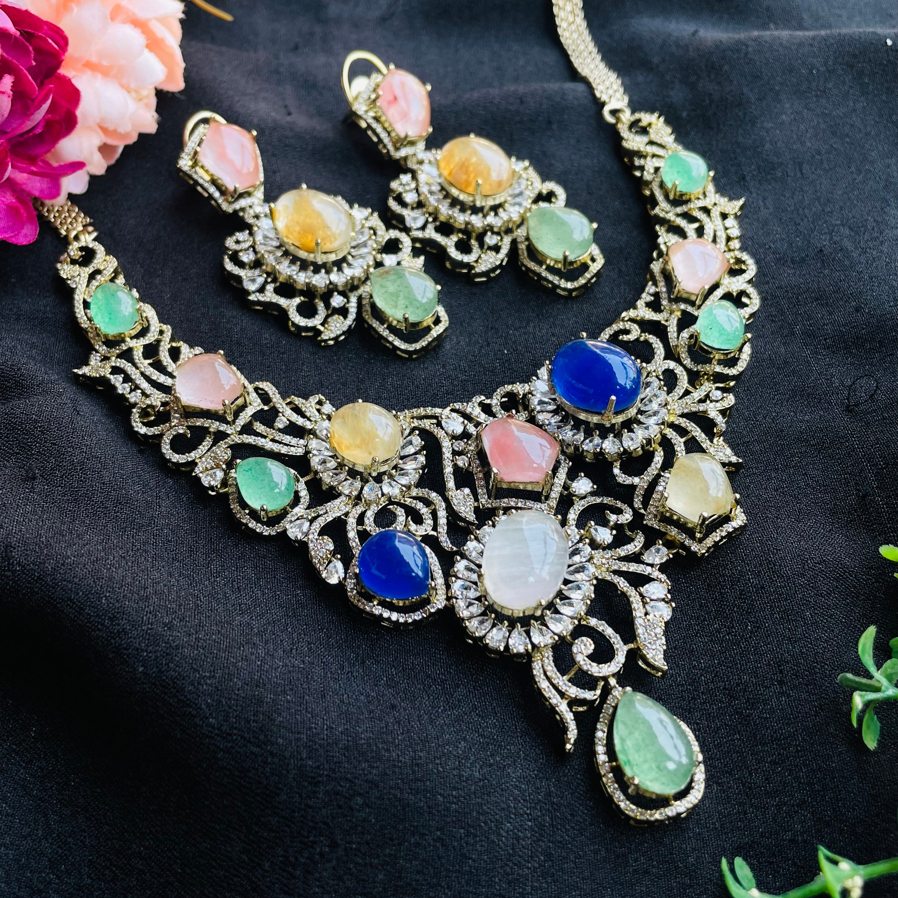 Nayaab Della neckpiece