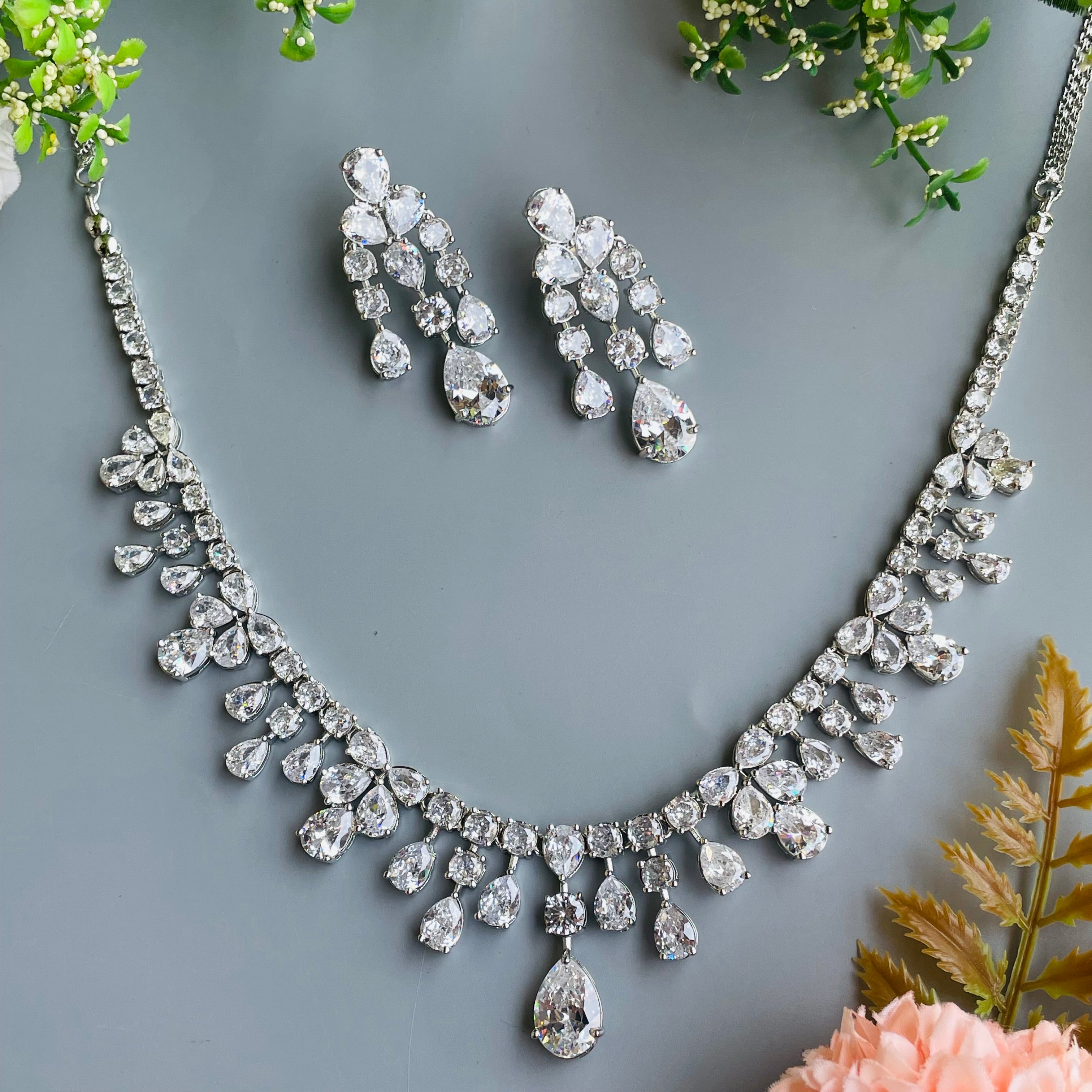 Ad Luna Neckpiece