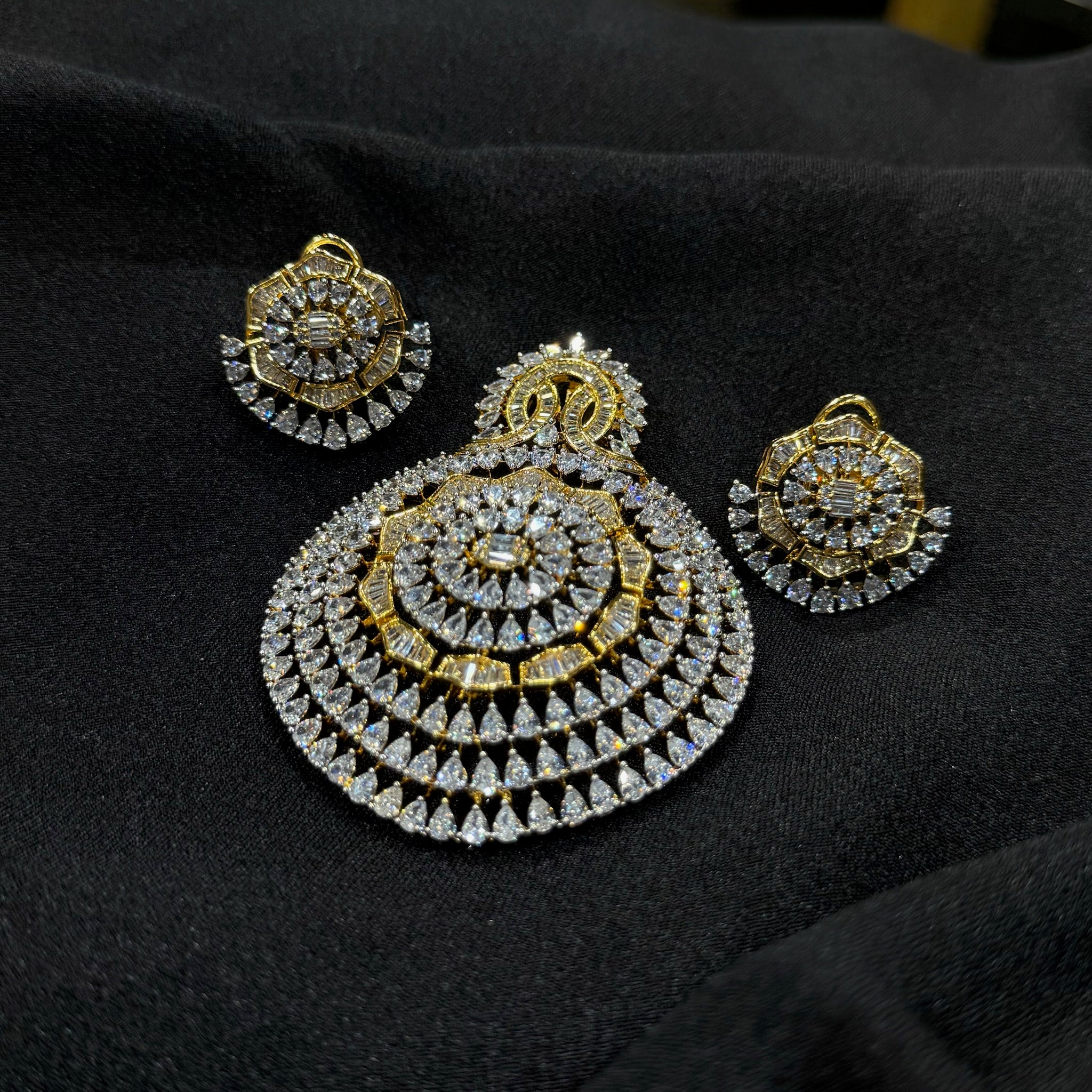 AD Mahira Pendant Set