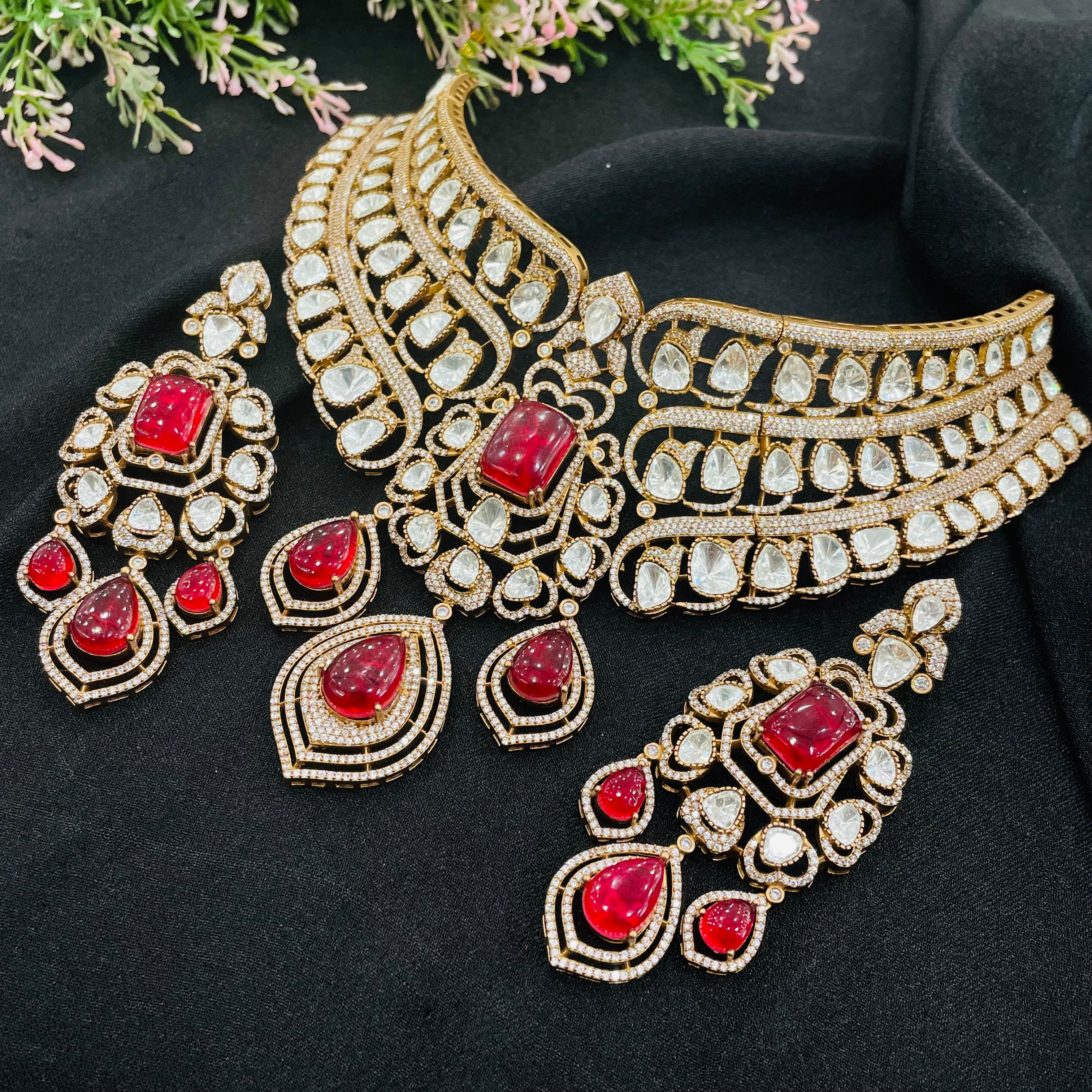 Nayaab Niharika Neckpiece