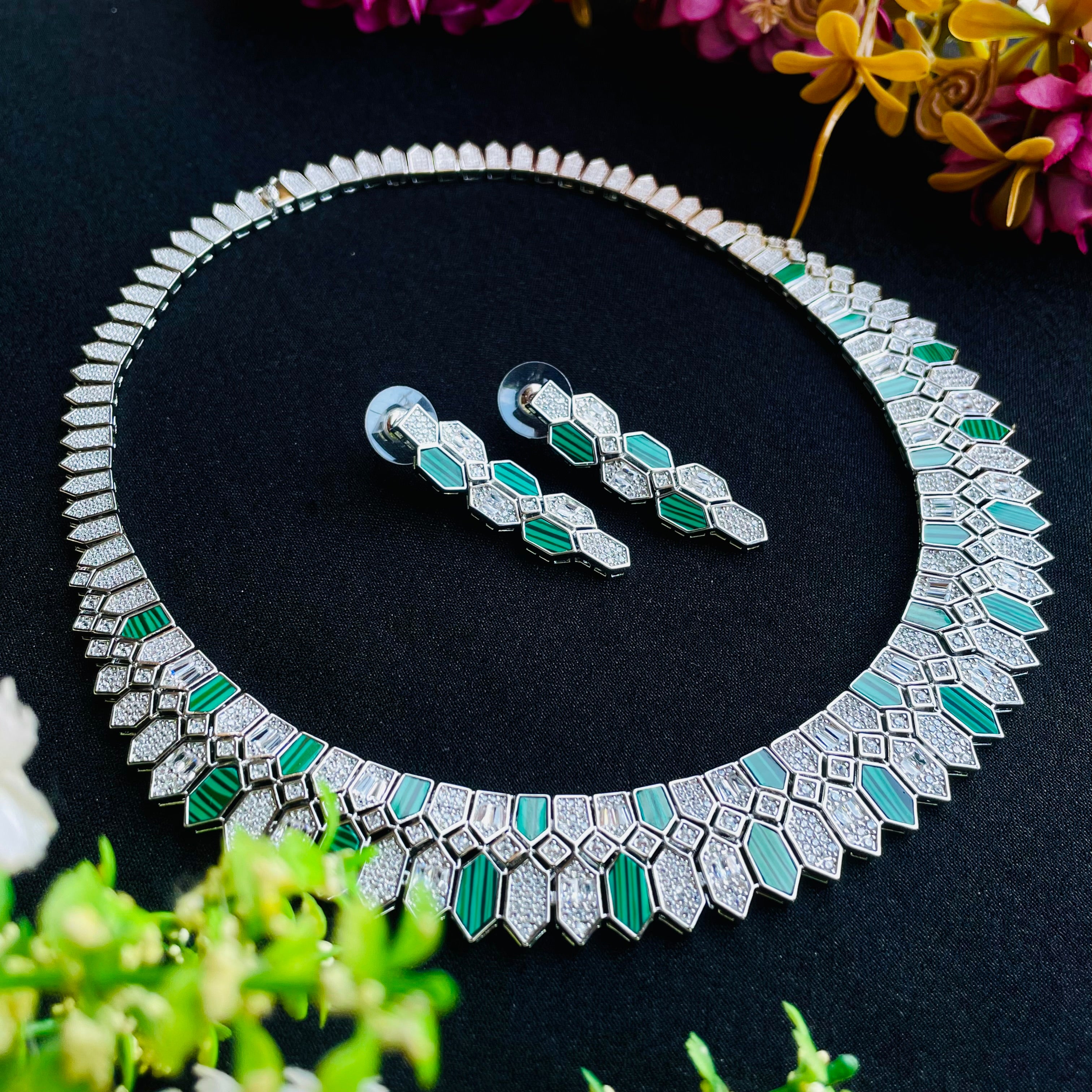 Ad ella neckpiece