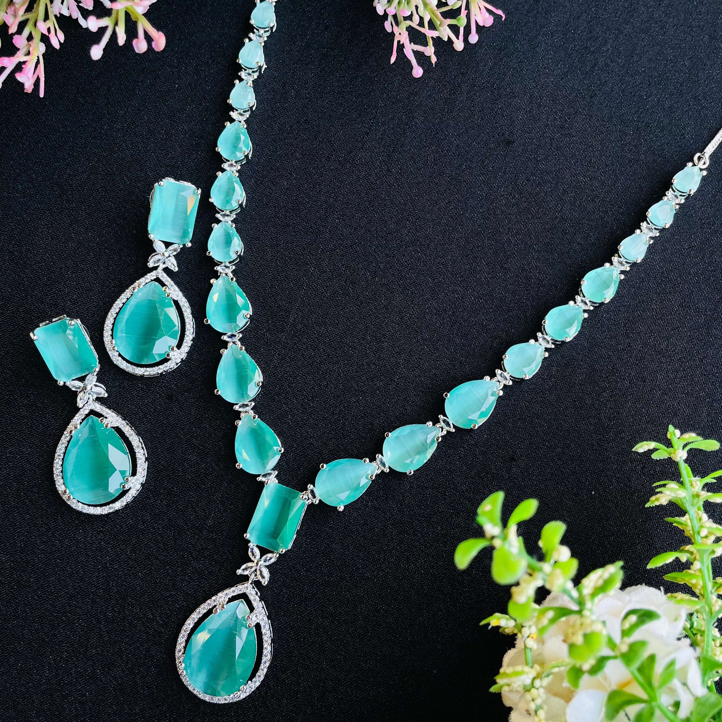 kiara emerald ad Neckpiece