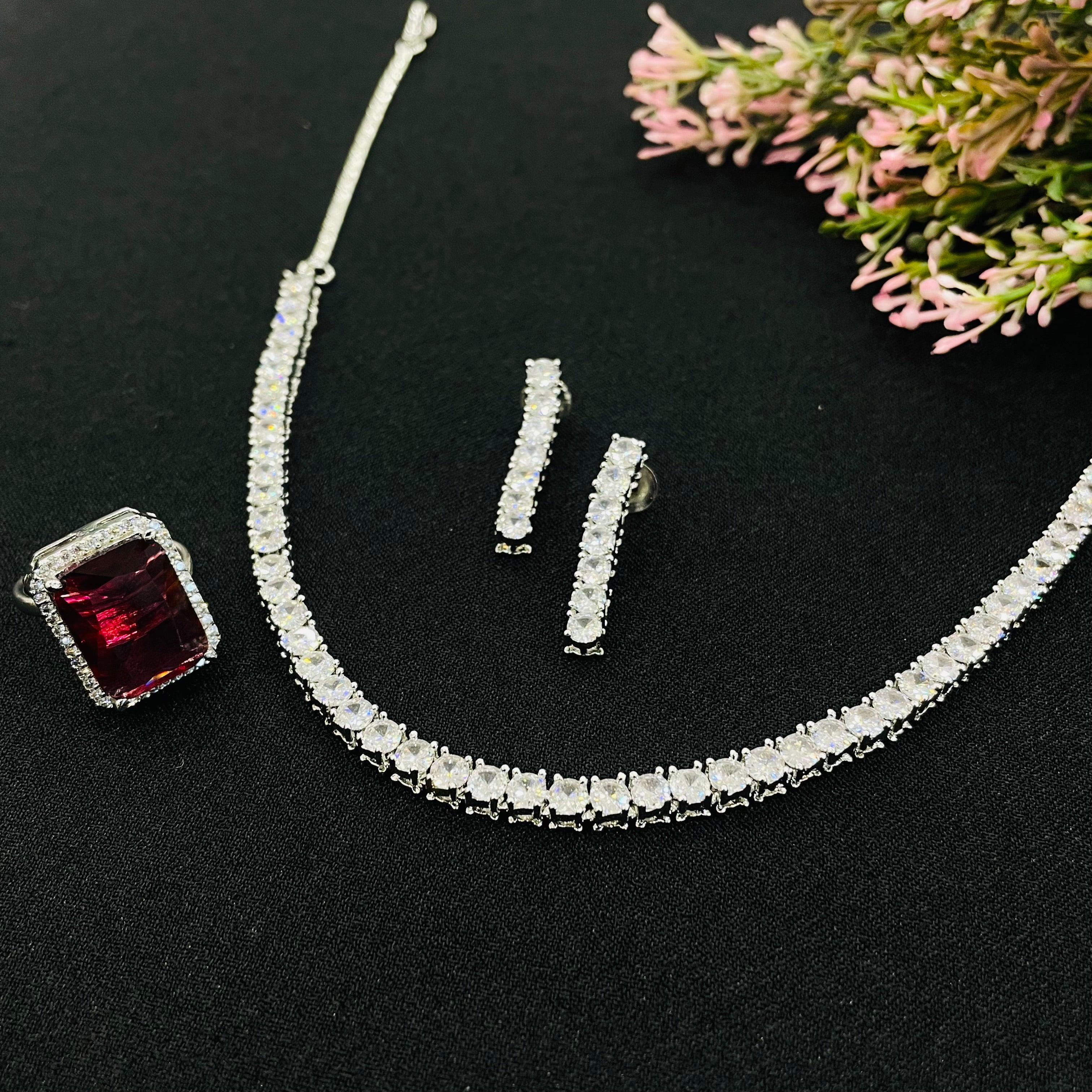Annie Ad Neckpiece with free ring
