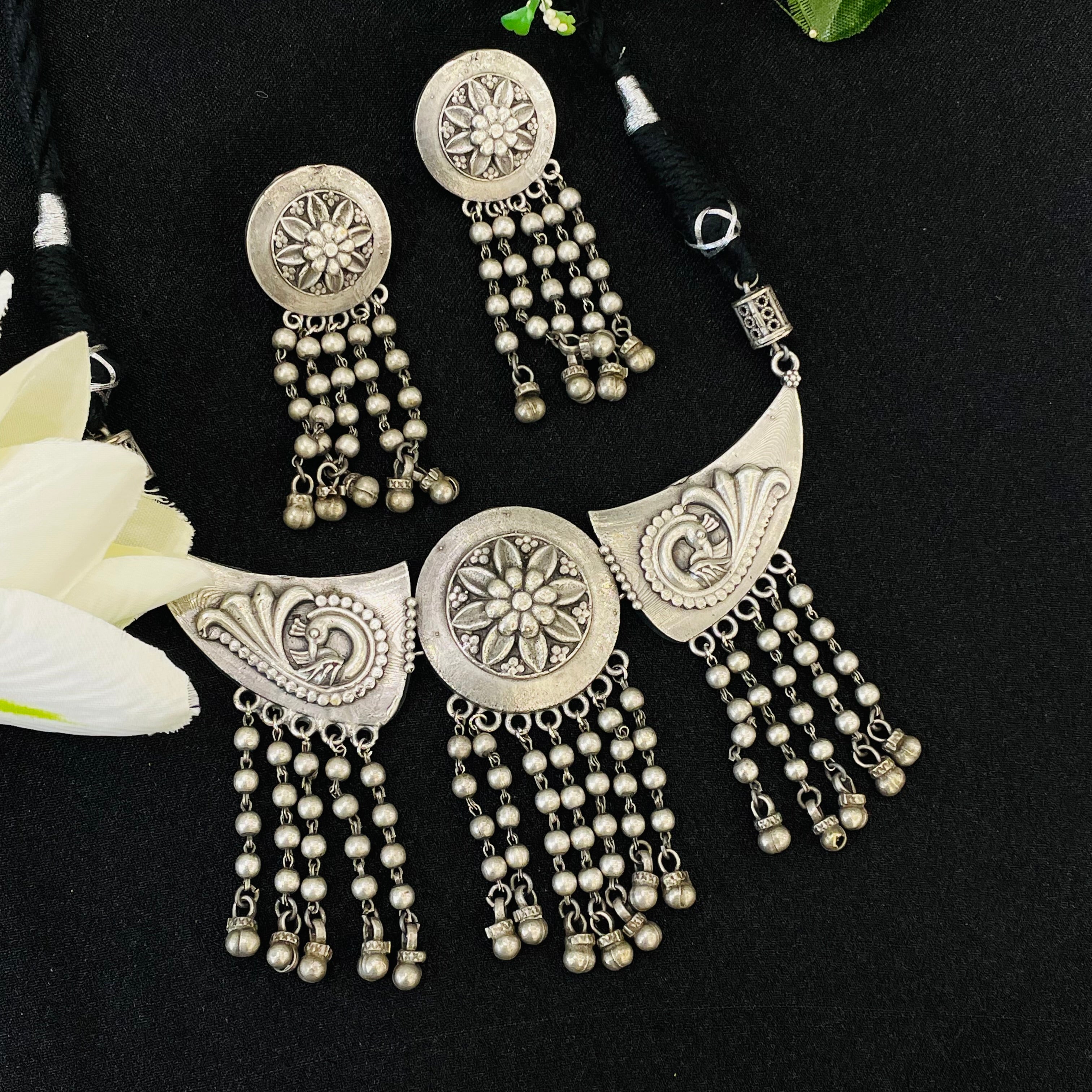Inara Ishita choker