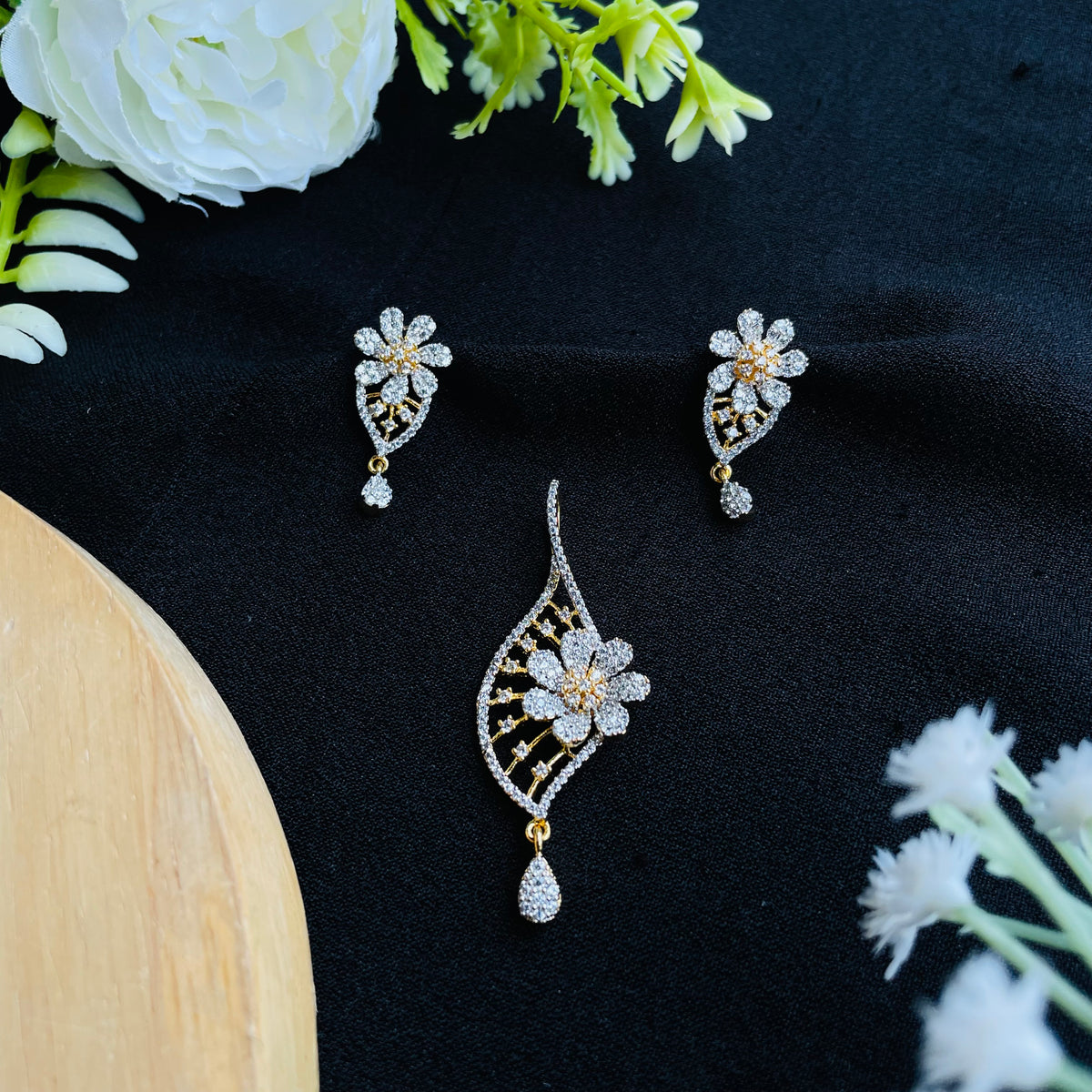Elara Pendant Set